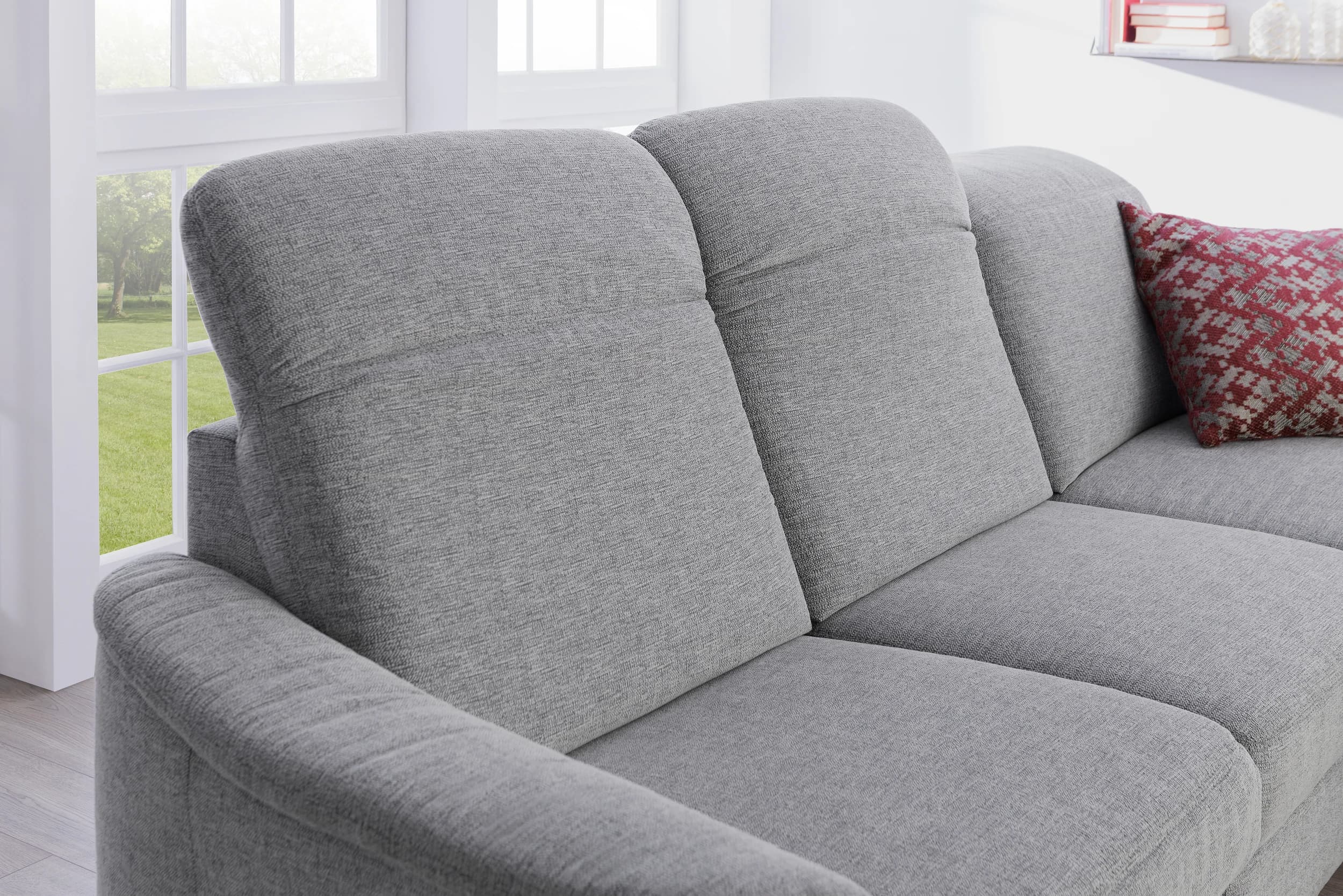 Ecksofa - 3-Sitzer mit Longchair rechts. Kopfteil verstellbar, Stoff, Grau