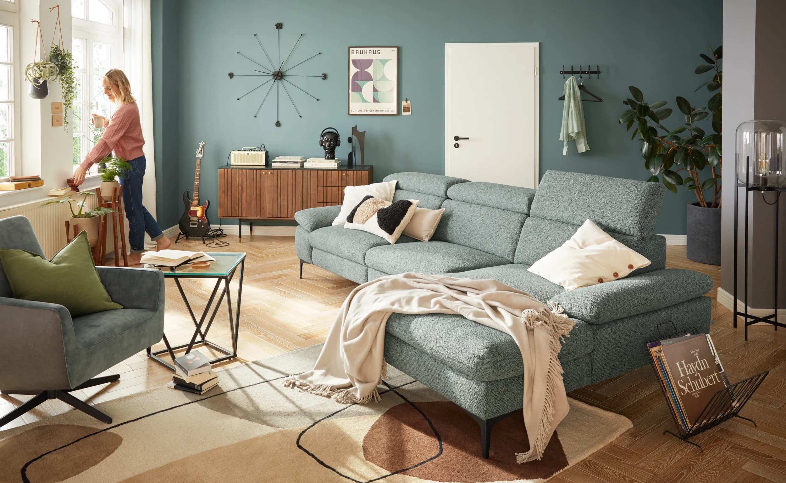 Ecksofa Felipa - 3-Sitzer mit Longchair rechts inkl. Relaxfunktion (motorisch), Armlehne und Kopfteil verstellbar, Stoff, Graugrün