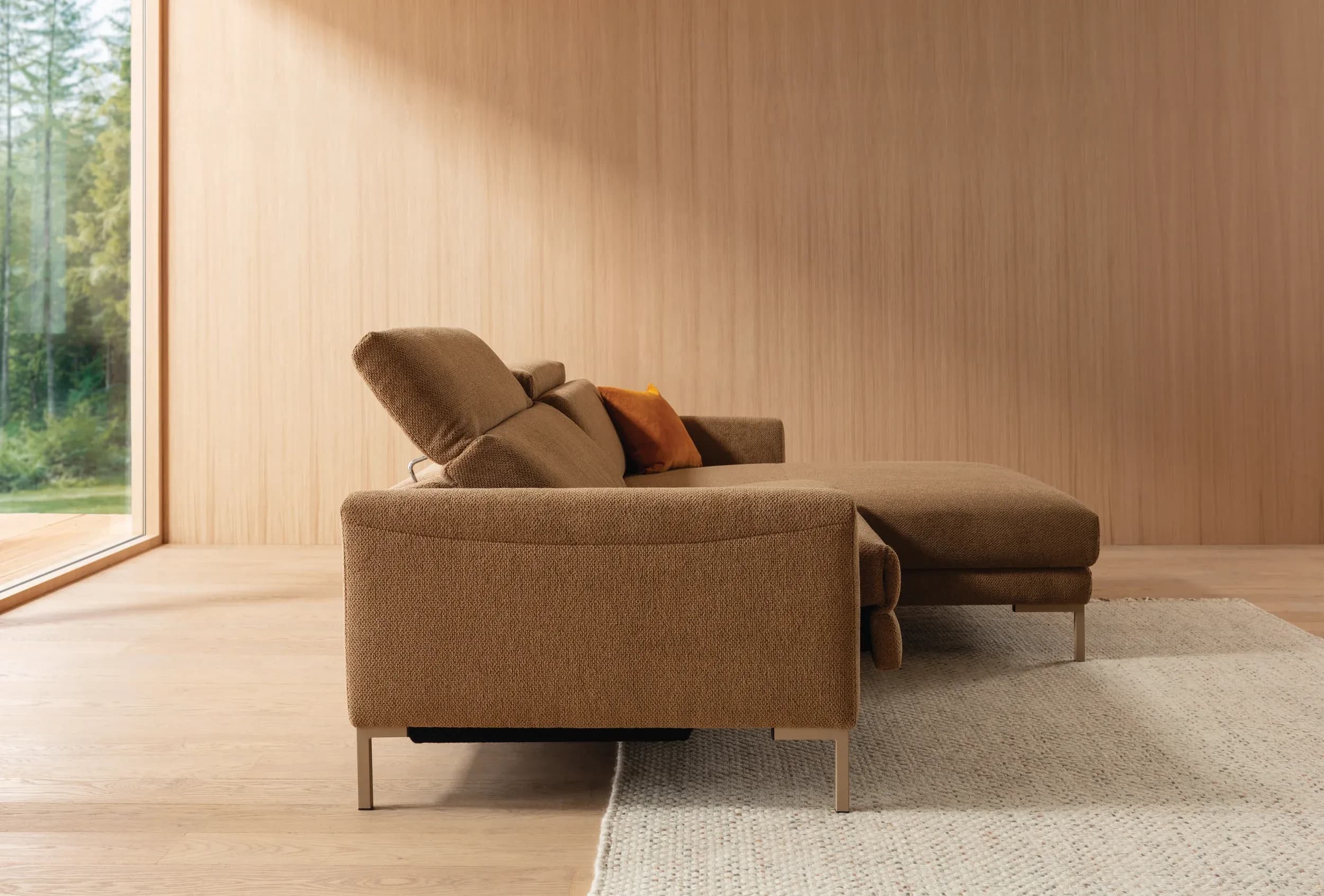 Sofa Braska - 1,75-Sitzer mit Longchair rechts, inkl. Relaxfunktion (motorisch) und Kopfstütze verstellbar, Stoff, Rauchbraun