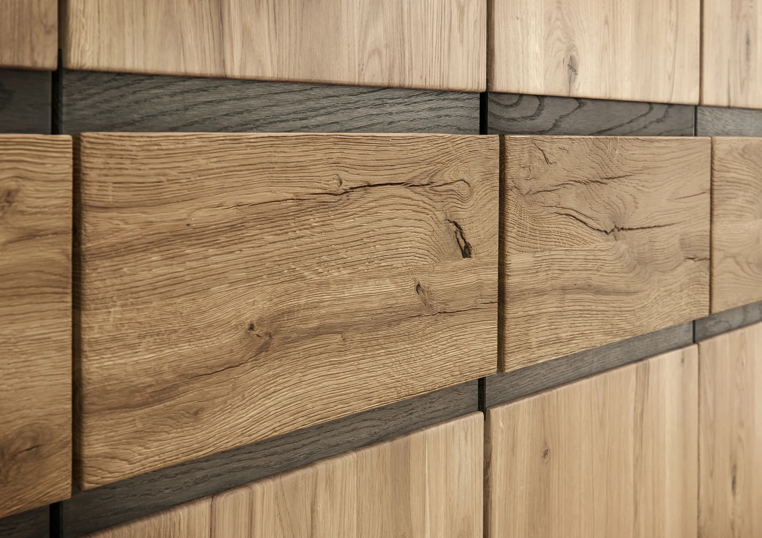 Drehtürenschrank Baltimore - B ca. 292 cm, Wildeiche massiv, natur geölt