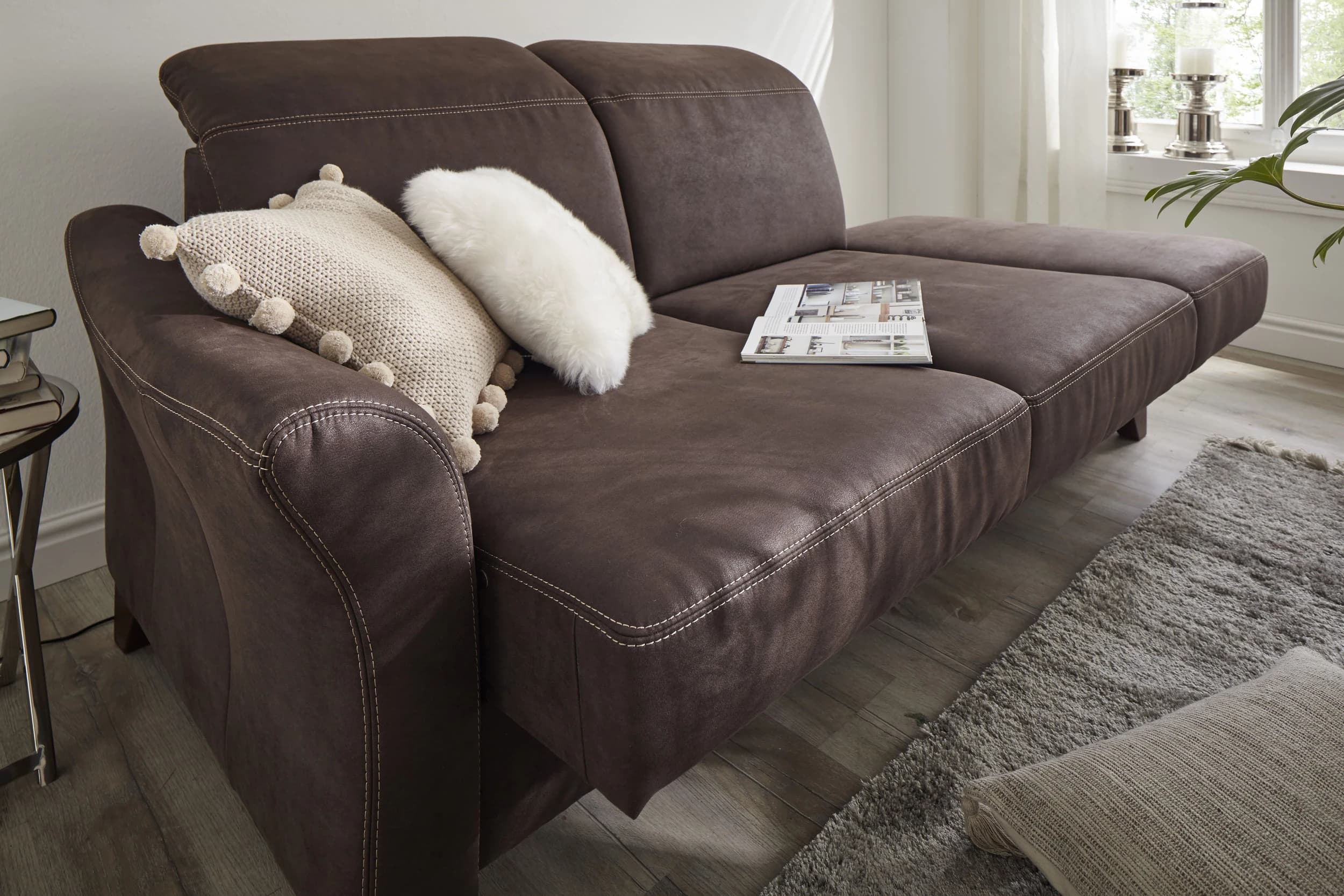 Sofa Canterbury - Recamiere links inkl. Kopfteil verstellbar und Sitzvorzug (motorisch), Stoff, Dunkelbraun