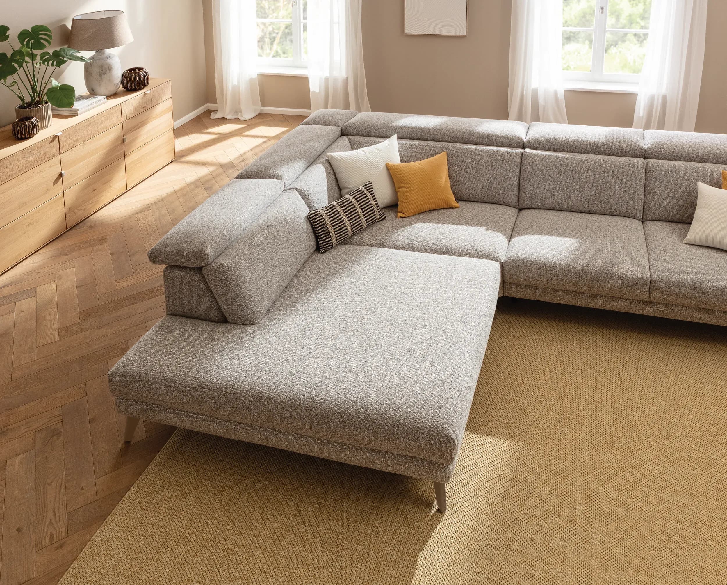 Ecksofa Braska - Loungecke links mit 2,5-Sitzer rechts, inkl. Sitzauszug (motorisch) und Kopfstütze, Stoff, Kaschmir