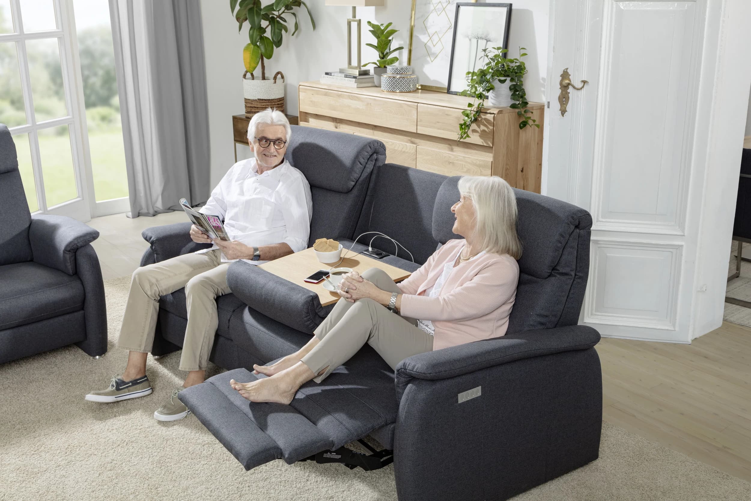 Trapezsofa EM Barcelona - 3-Sitzer, Relaxfunktion (motorisch), Stoff, Anthrazit