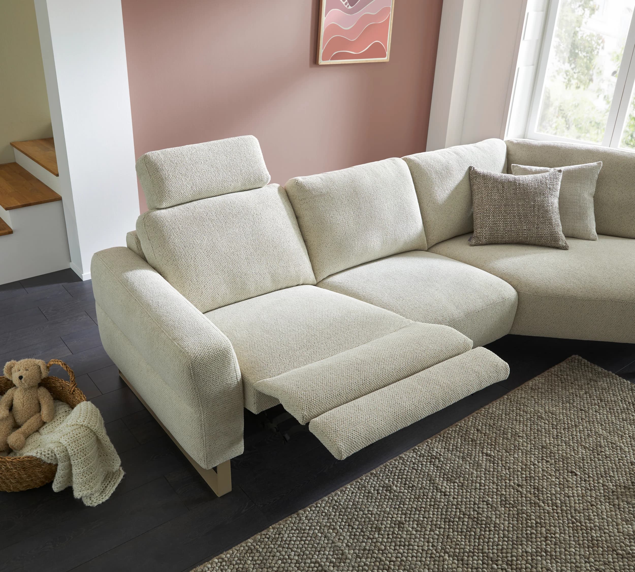 Ecksofa Leona - 2,5-Sitzer mit Ecke rechts inkl. Relaxfunktion motorisch, Stoff, Creme 