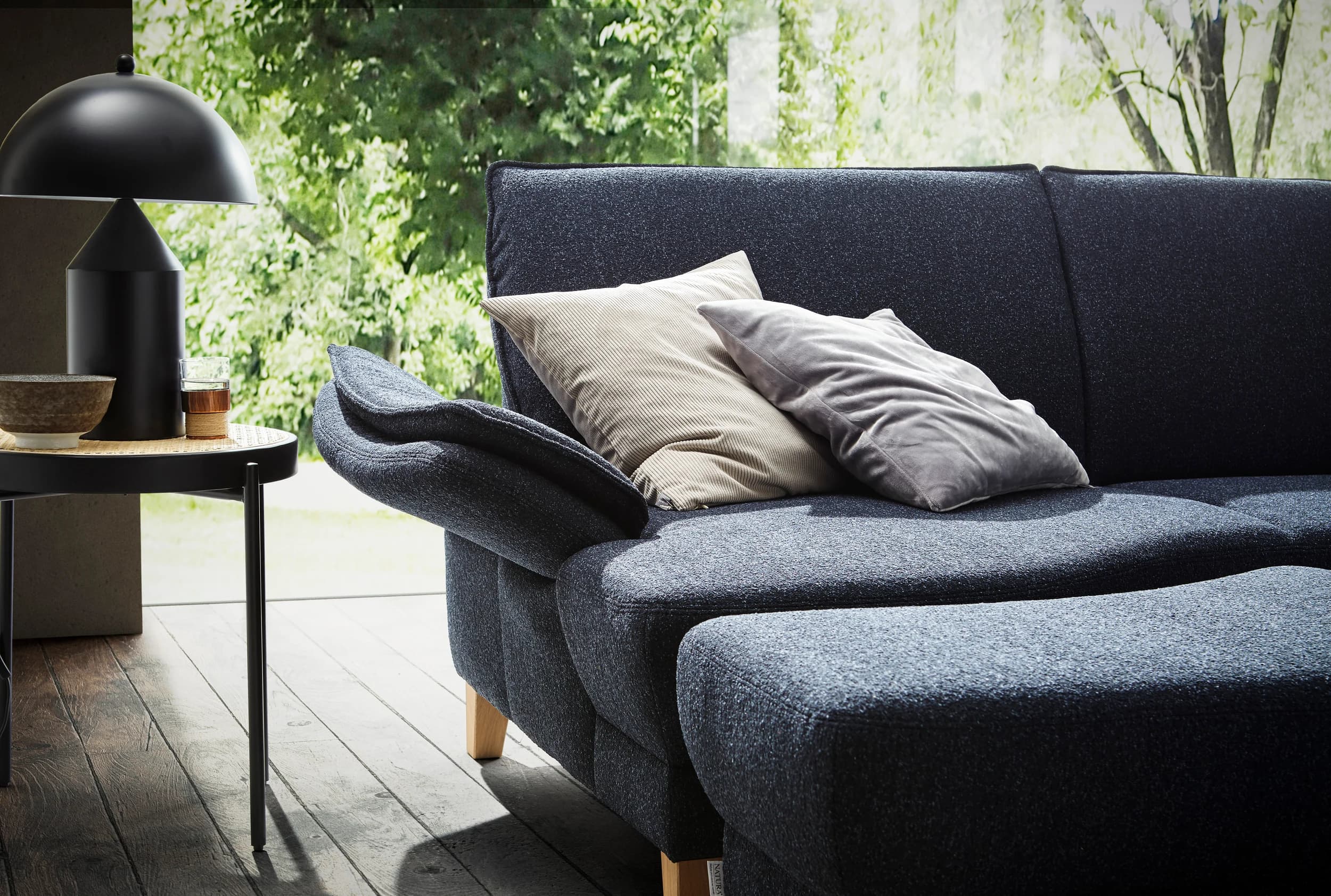 Sofa Stamford - inkl. Armlehne verstellbar, 3,5-Sitzer, Bogen links mit Ecksofa 2-sitzig und Abschlusshocker Rechts, Stoff, Dunkelblau