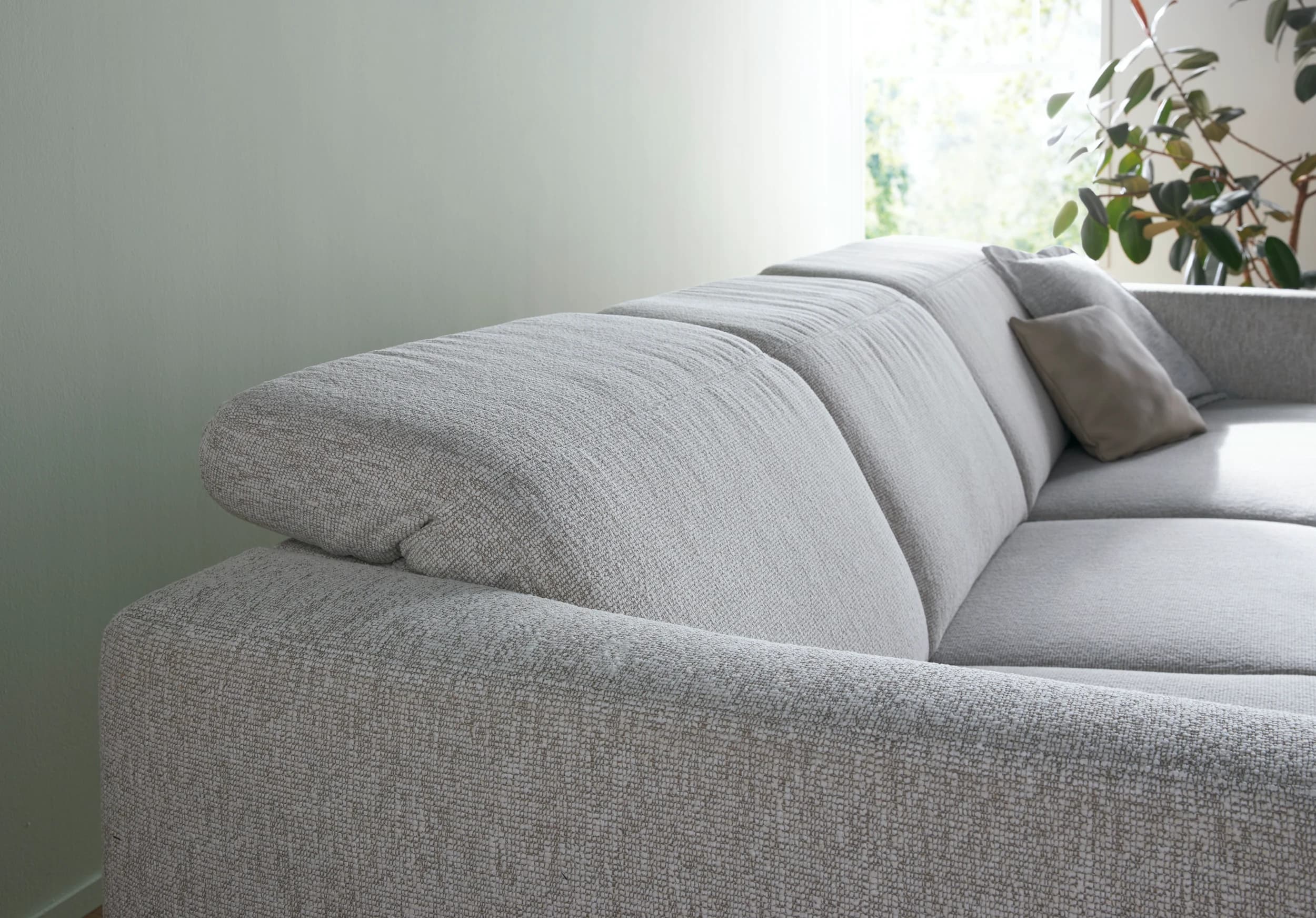 Ecksofa Rafaela 2.0 - 2,5-Sitzer mit Longchair rechts inkl. Kopfteilverstellung, Stoff, Champagner