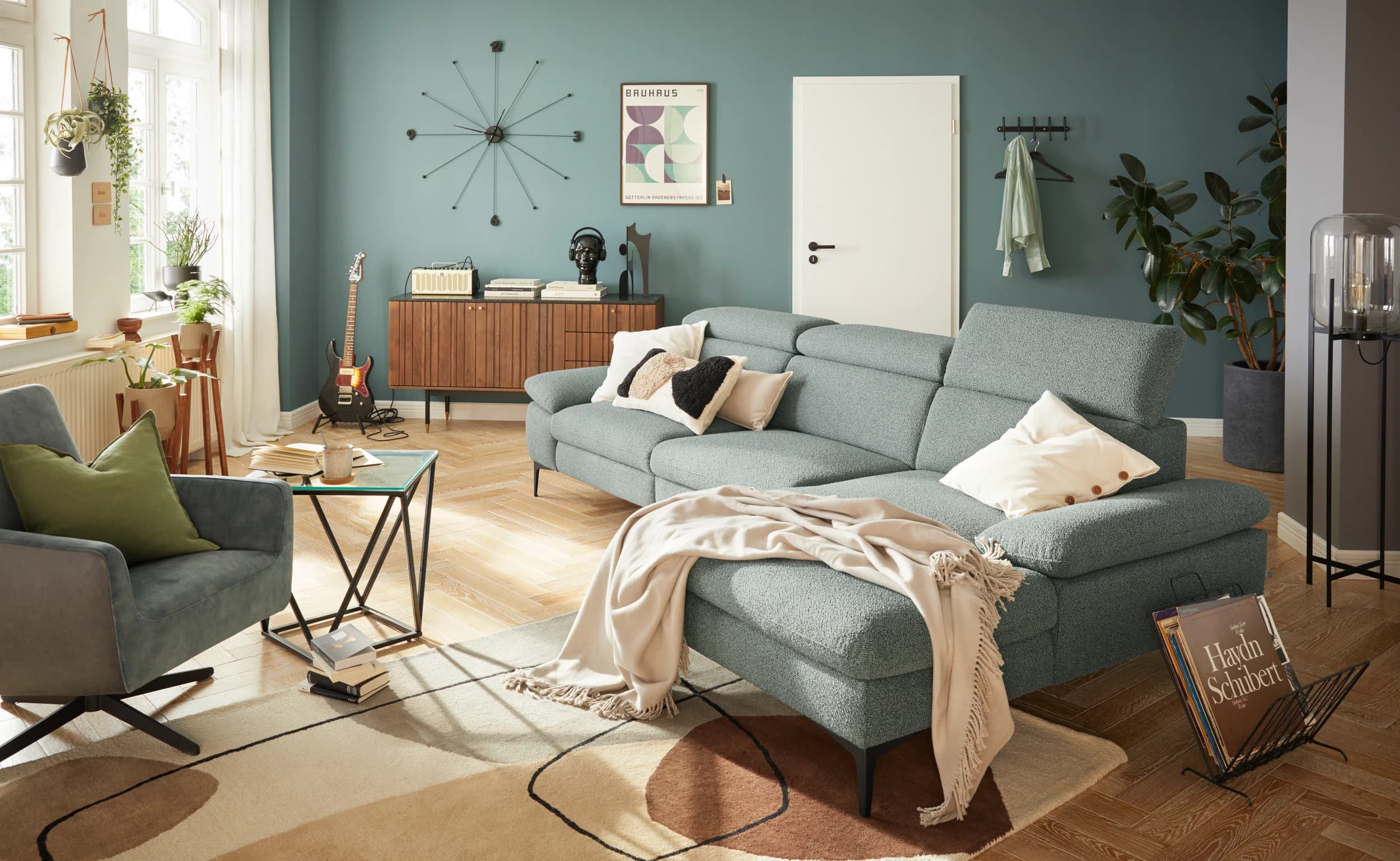 Ecksofa Felipa - 3-Sitzer mit Longchair rechts inkl. Relaxfunktion (motorisch), Armlehne und Kopfteil verstellbar, Stoff, Graugrün