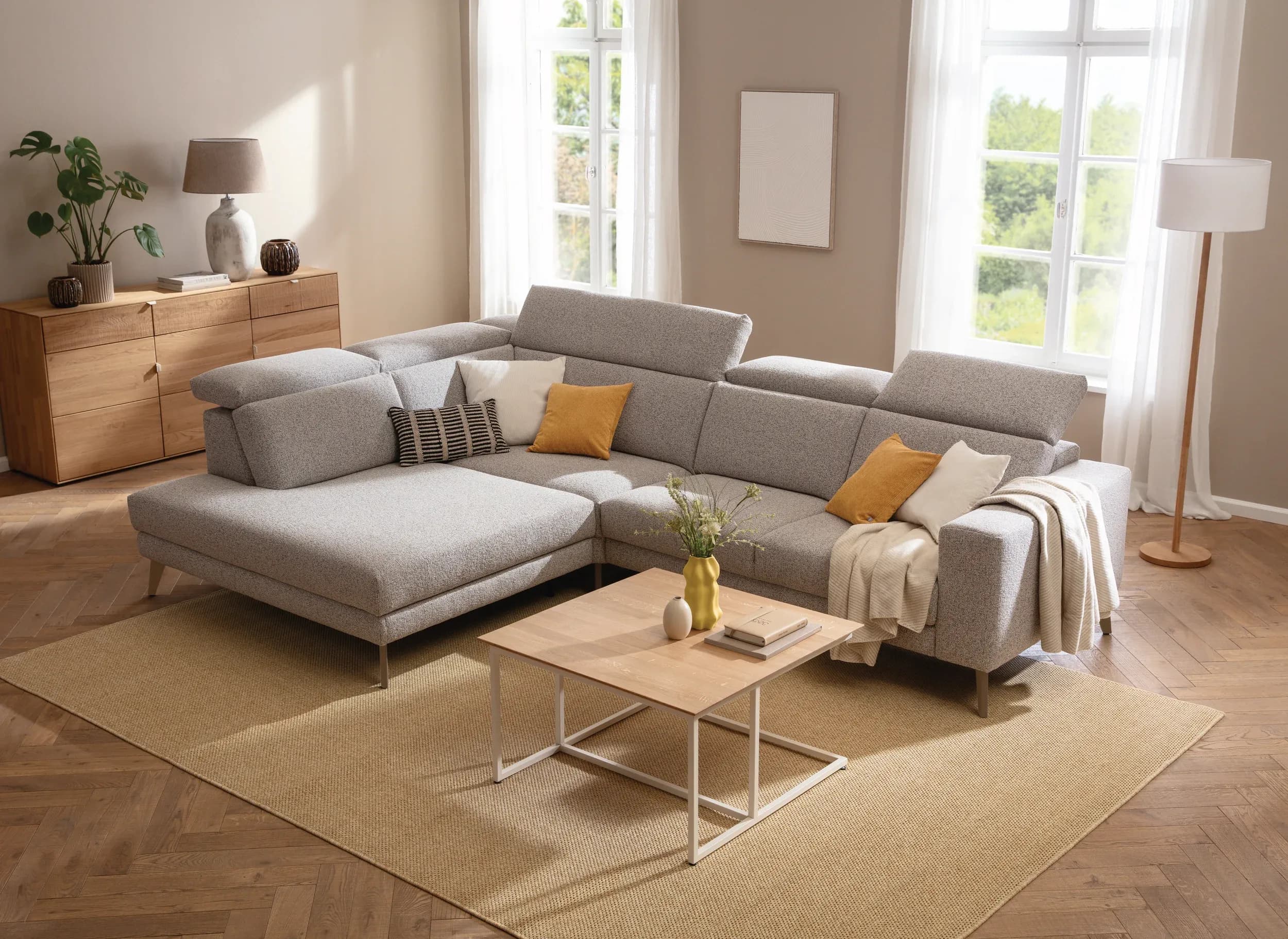 Ecksofa Braska - Loungecke links mit 2,5-Sitzer rechts, inkl. Sitzauszug (motorisch) und Kopfstütze, Stoff, Kaschmir