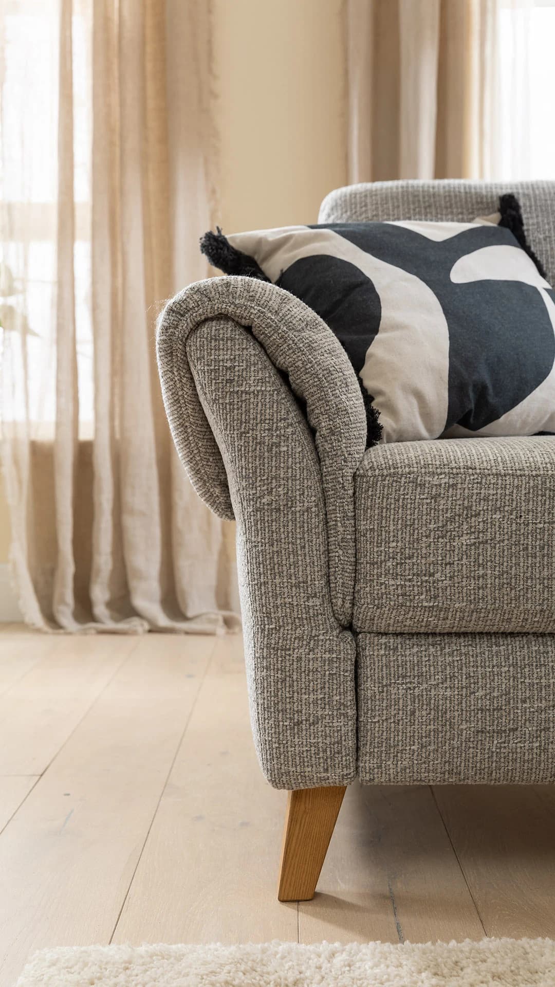 Ecksofa Almyra - 2,5-Sitzer mit Ottomane rechts, inkl. Schlaffunktion und Bettkasten, Stoff, Silbergrau