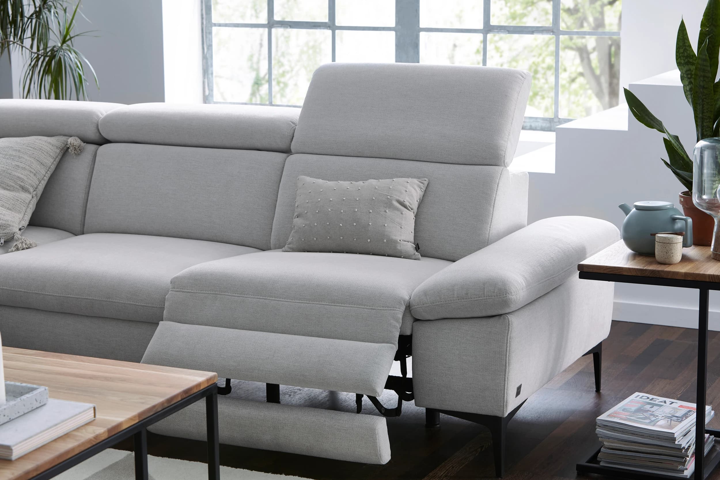 Ecksofa Felipa - Ecke links mit 2,5-Sitzer inkl. Relaxfunktion (motorisch) und Kopfteil verstellbar, Stoff, Natur