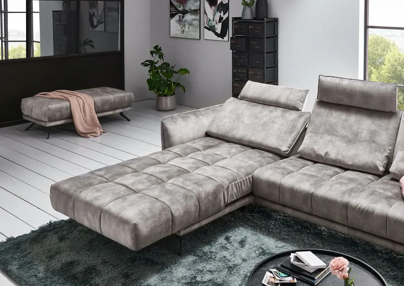 Ecksofa - Longchair links mit 3-Sitzer, Relaxfunktion (motorisch), Sitztiefe verstellaber (manuell),Velourstoff, Silbergrau