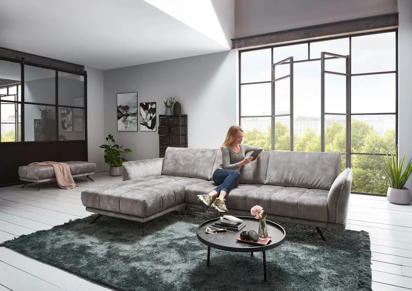 Ecksofa - Longchair links mit 3-Sitzer, Velourstoff, Silbergrau