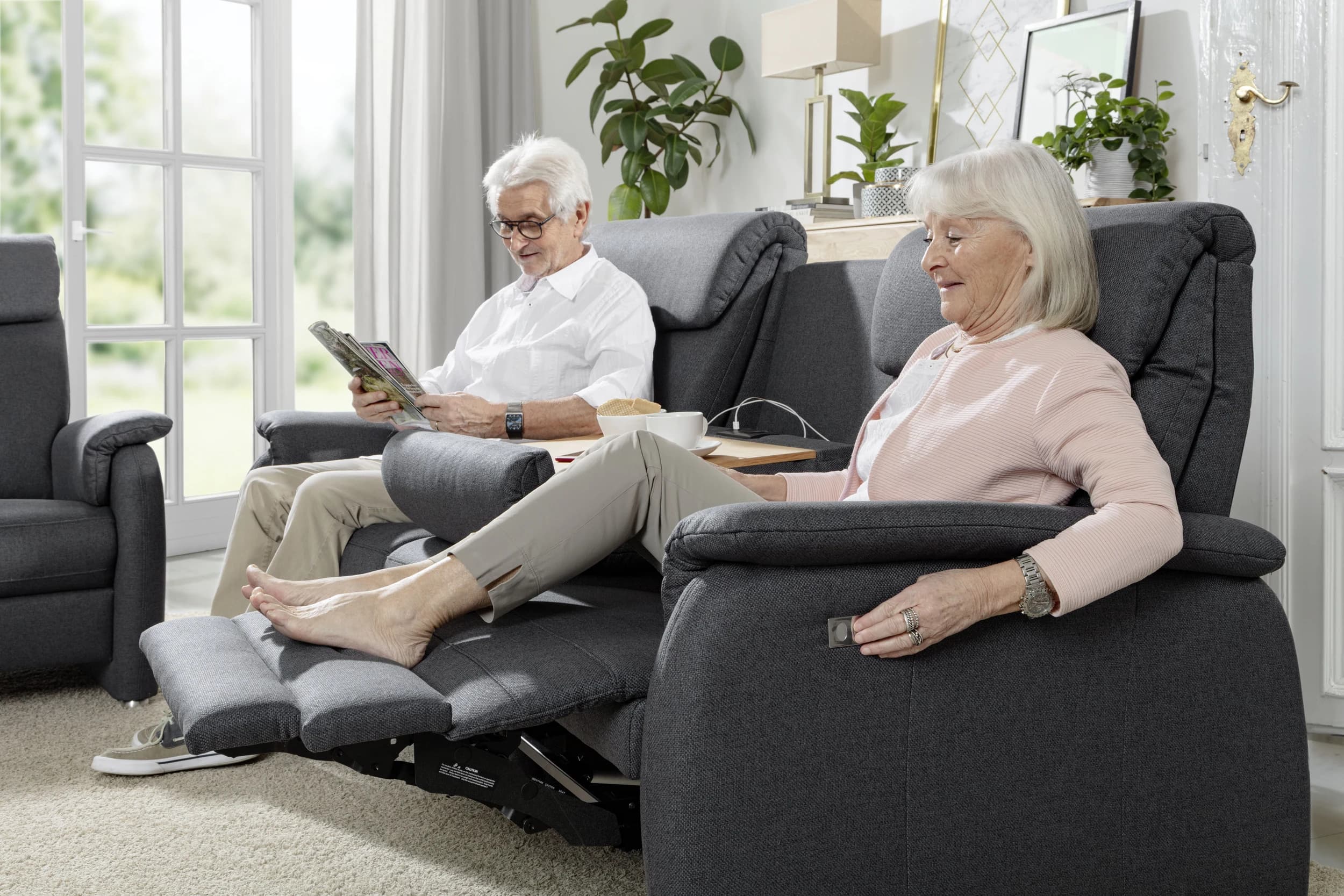 Trapezsofa EM Barcelona - 3-Sitzer, Relaxfunktion (motorisch), Stoff, Anthrazit