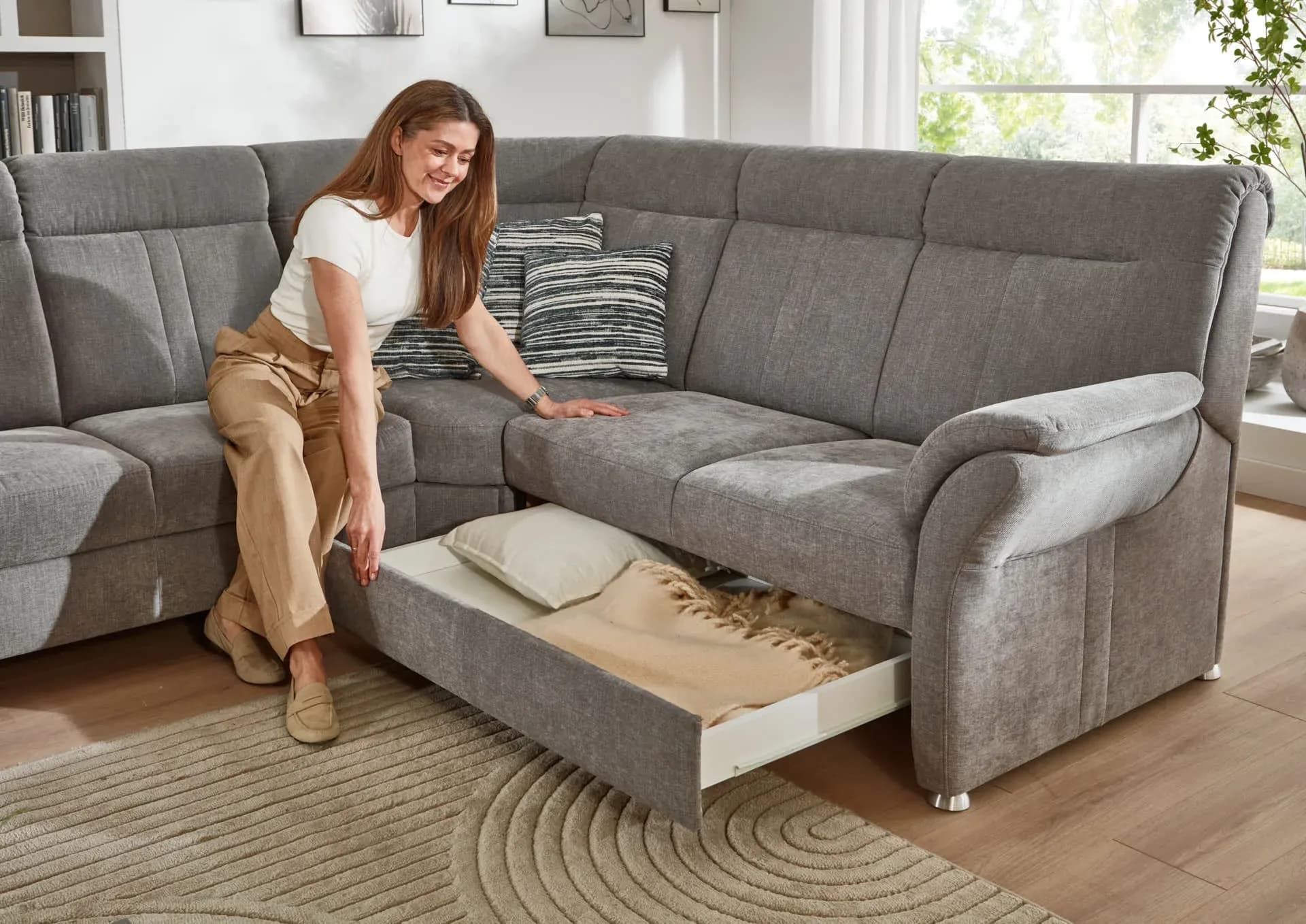 Ecksofa - 3-Sitzer mit Ecke rechts, Schlaffunktion mit Bettkasten, Stoff, Grau