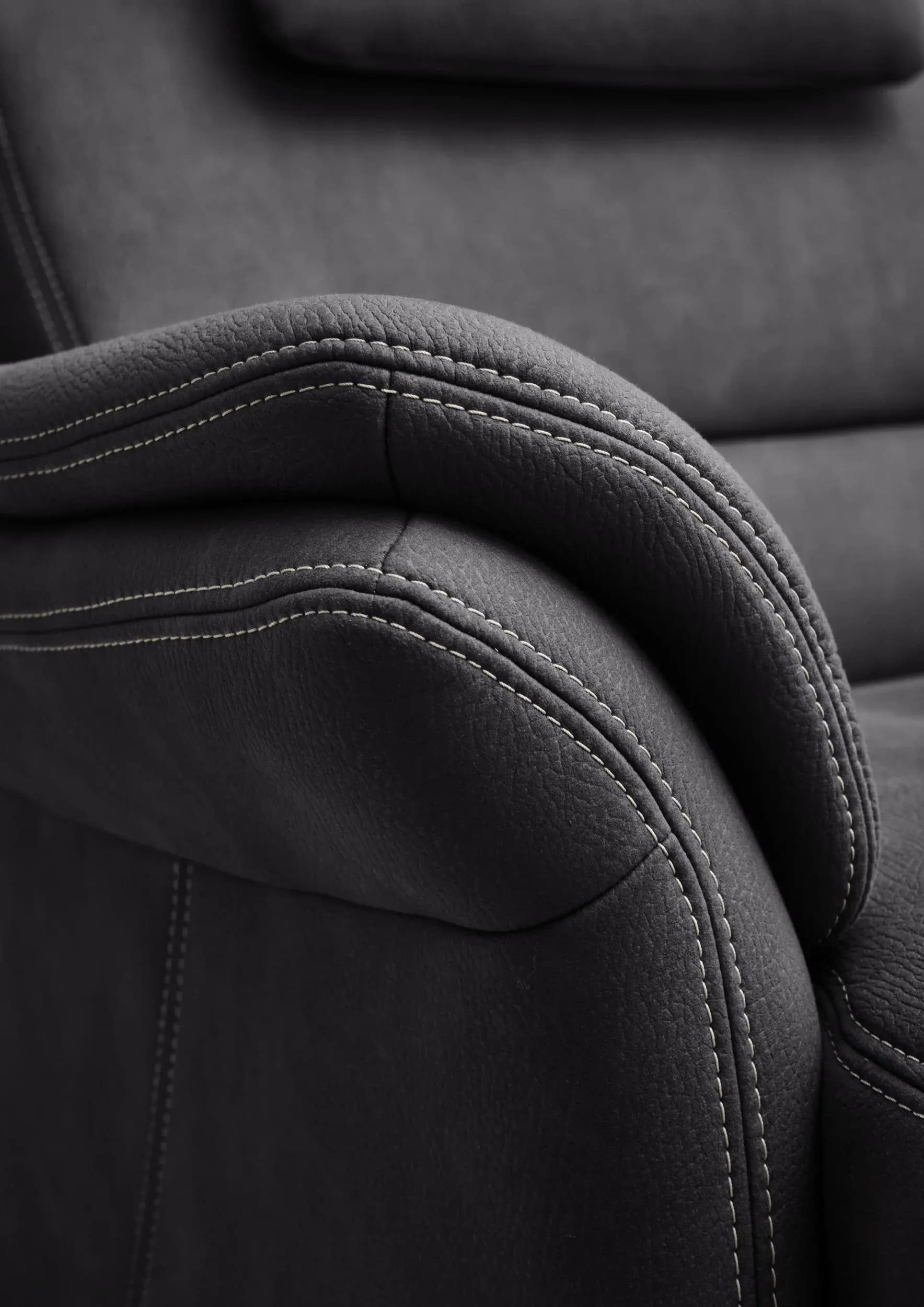 Wohnlandschaft - Longchair links mit 2,5-Sitzer und Ecke rechts inkl. 2 Premiumkopfstützen in Stoff Dunkelgrau