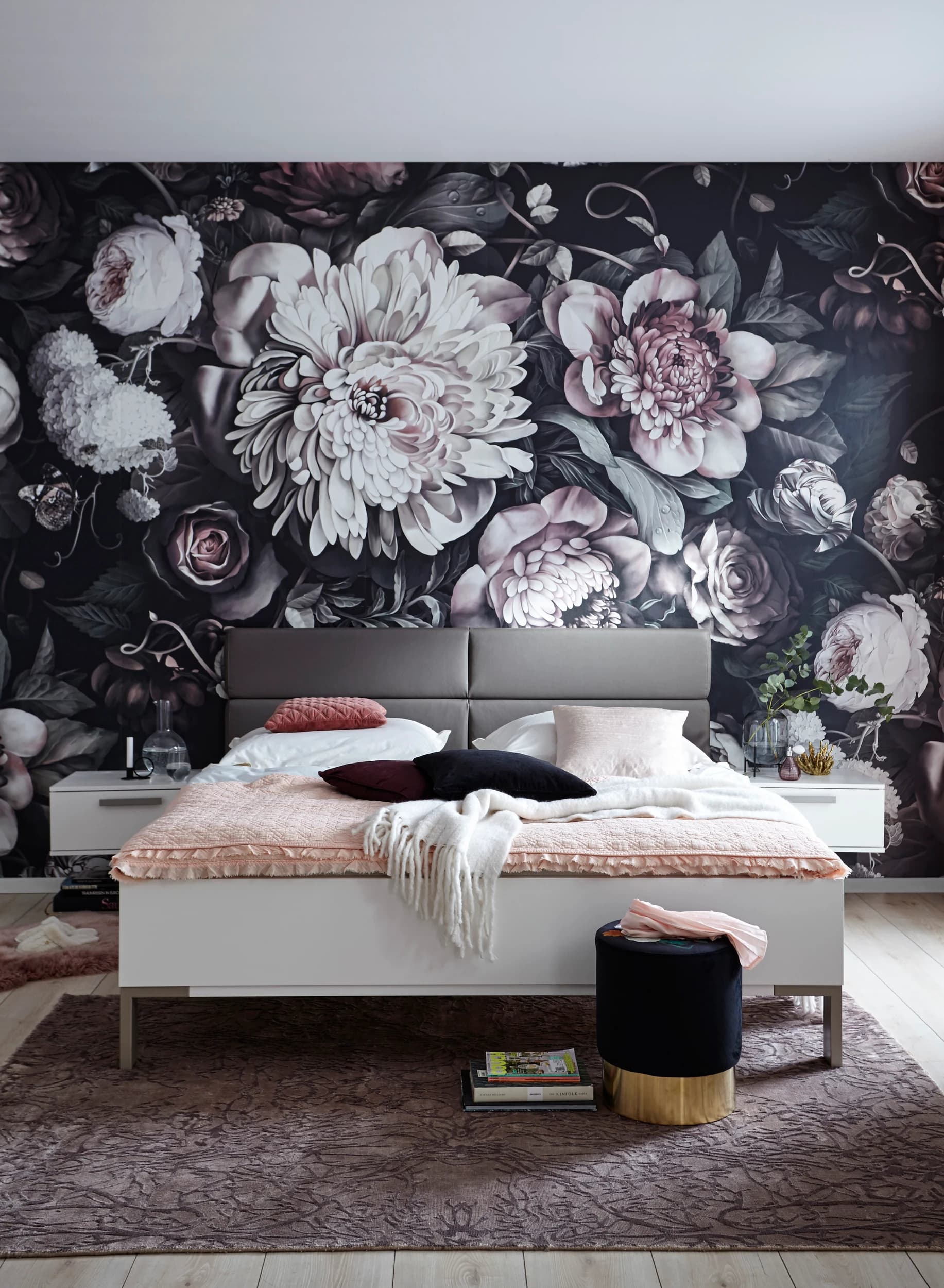 Bett Viana - Liegefläche ca. 180x200 cm, Holzwerkstoff Weiß, Kunstleder Anthrazit
