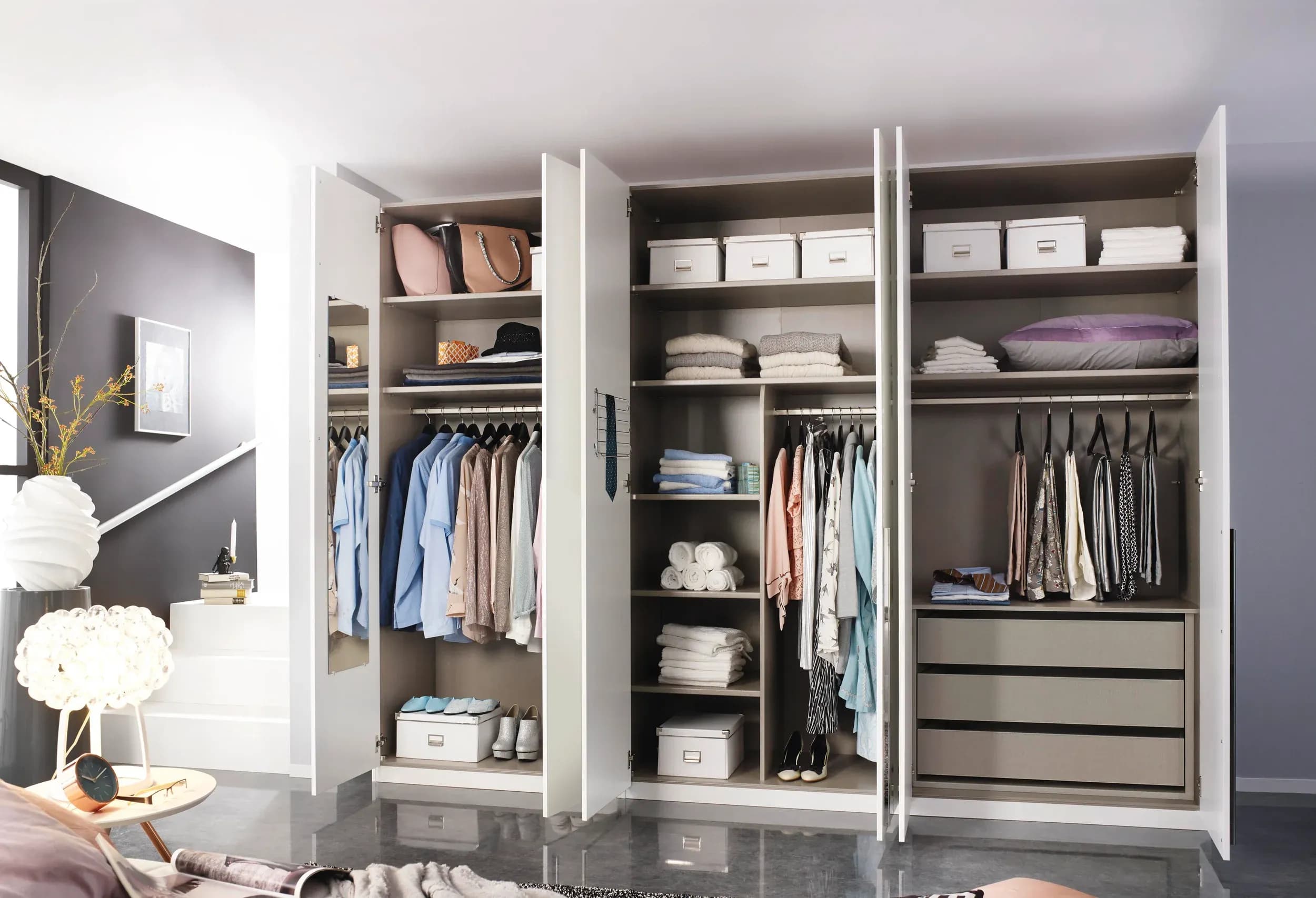 Drehtürenschrank - B. ca. 301 cm, Hochglanz Weiß