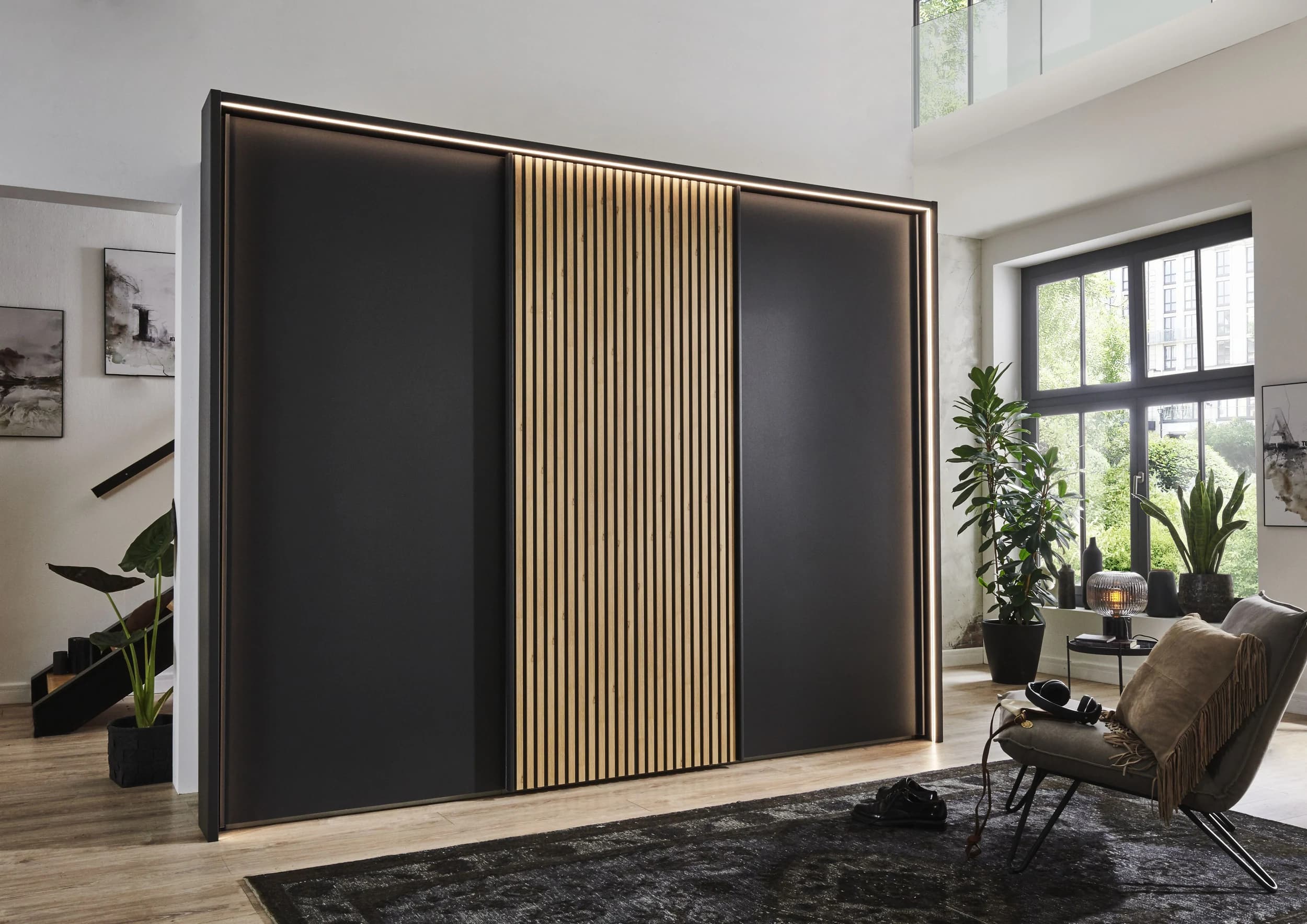 Schwebetürenschrank – B. ca. 260 cm, Lamellentür, inkl. Passepartout und Beleuchtung, Graphit