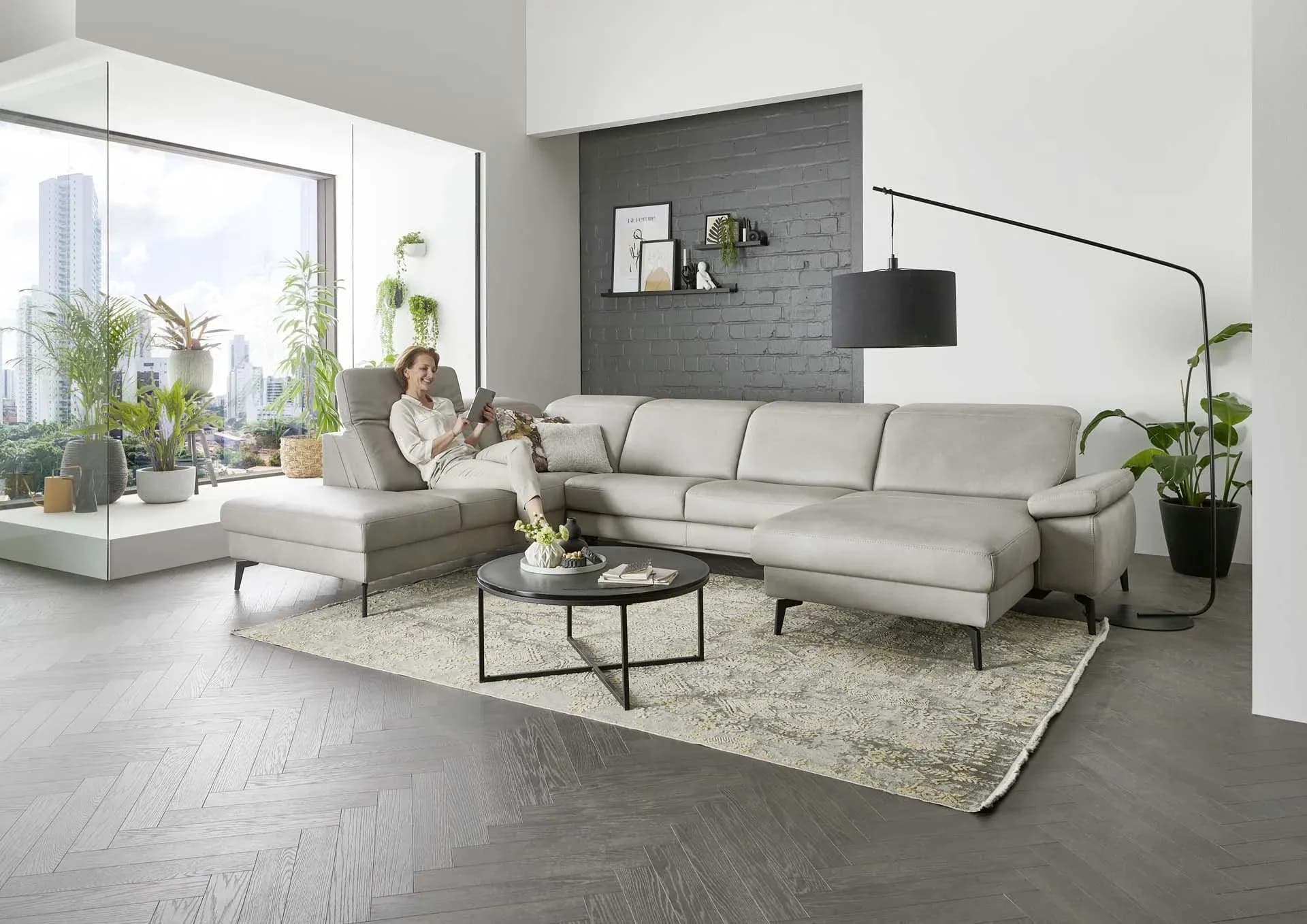 Wohnlandschaft - Ecke links mit 2,5-Sitzer und Longchair rechts, Kopfteil verstellbar, Leder, Alufarben
