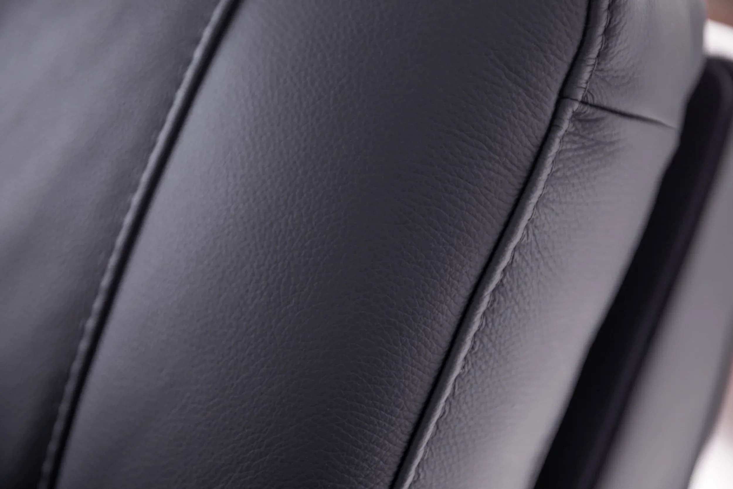 Wohnlandschaft - Ecke links mit 2,5-Sitzer und Longchair rechts, Leder, Schwarz