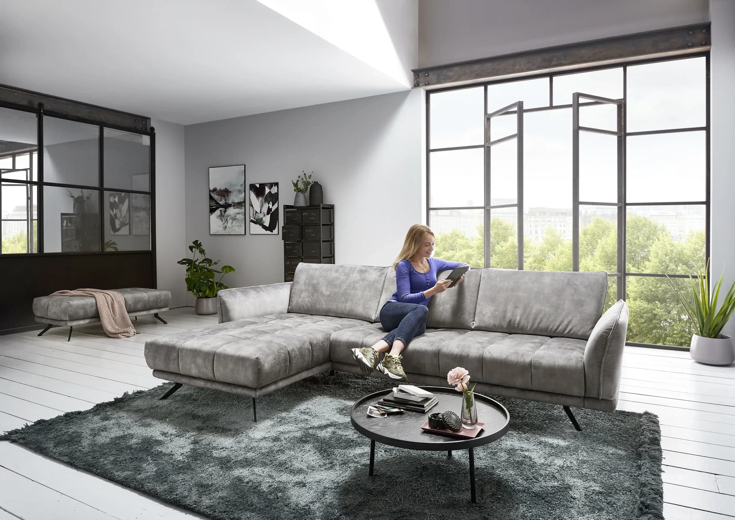 Ecksofa - Longchair links mit 3-Sitzer, Velourstoff, Silbergrau