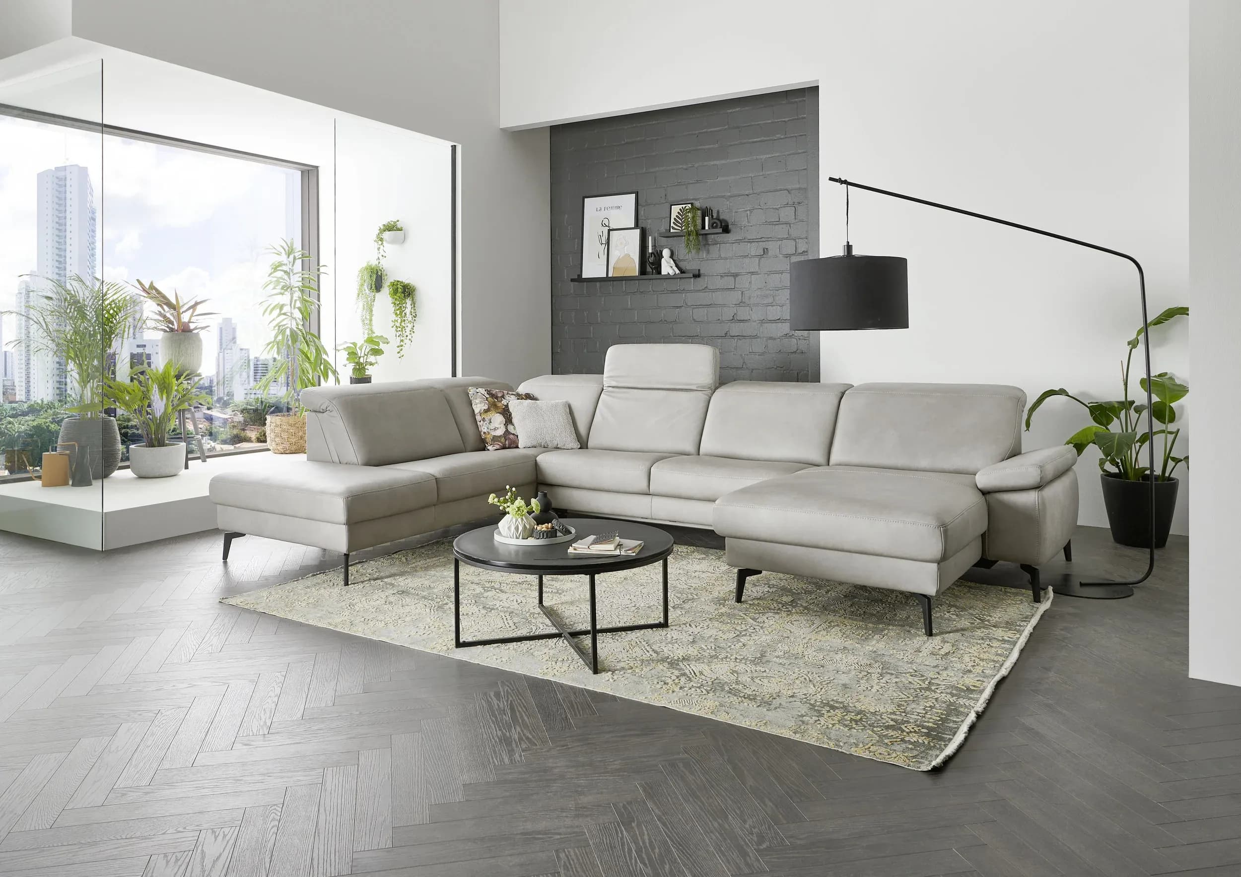 Wohnlandschaft - Ecke links mit 2,5-Sitzer und Longchair rechts, Kopfteil verstellbar, Leder, Alufarben