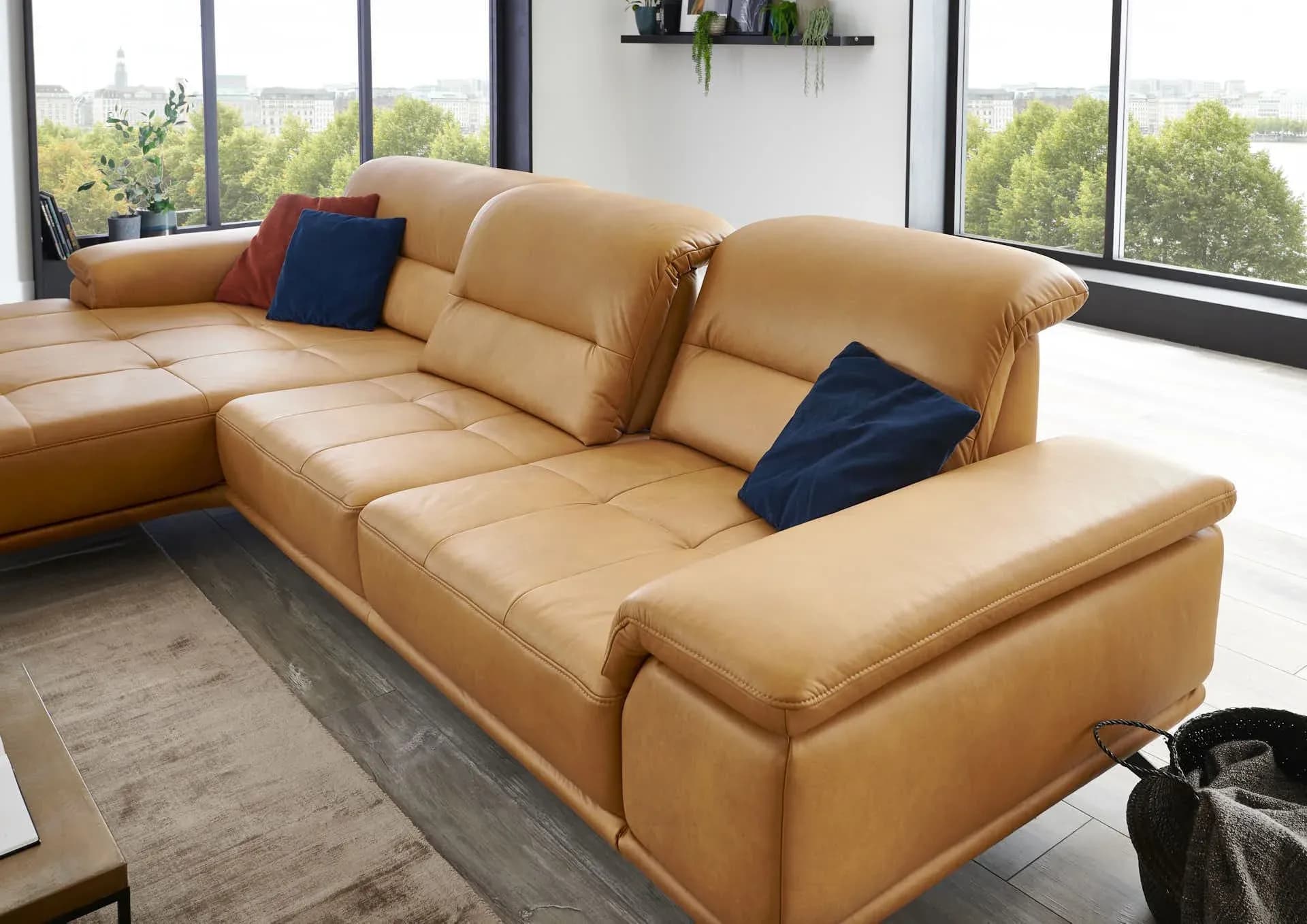 Ecksofa - 3-Sitzer mit Longchair links, Relaxfunktion (motorisch), Sitztiefe verstellbar (manuell), Leder, Kurkuma