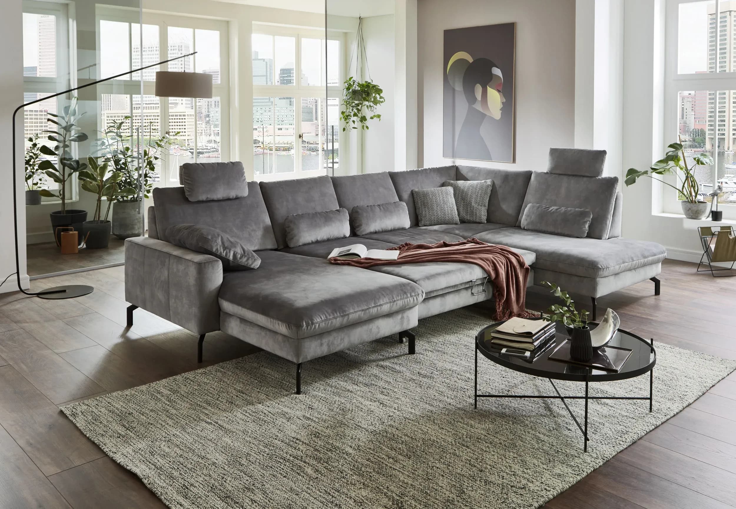Wohnlandschaft - Longchair links, 2,5-Sitzer ohne Armlehne, Ecke rechts, Relaxfunktion (motorisch), Sitztiefe verstellbar (manuell), Sitzvorzug (manuell), Velourstoff, Silbergrau