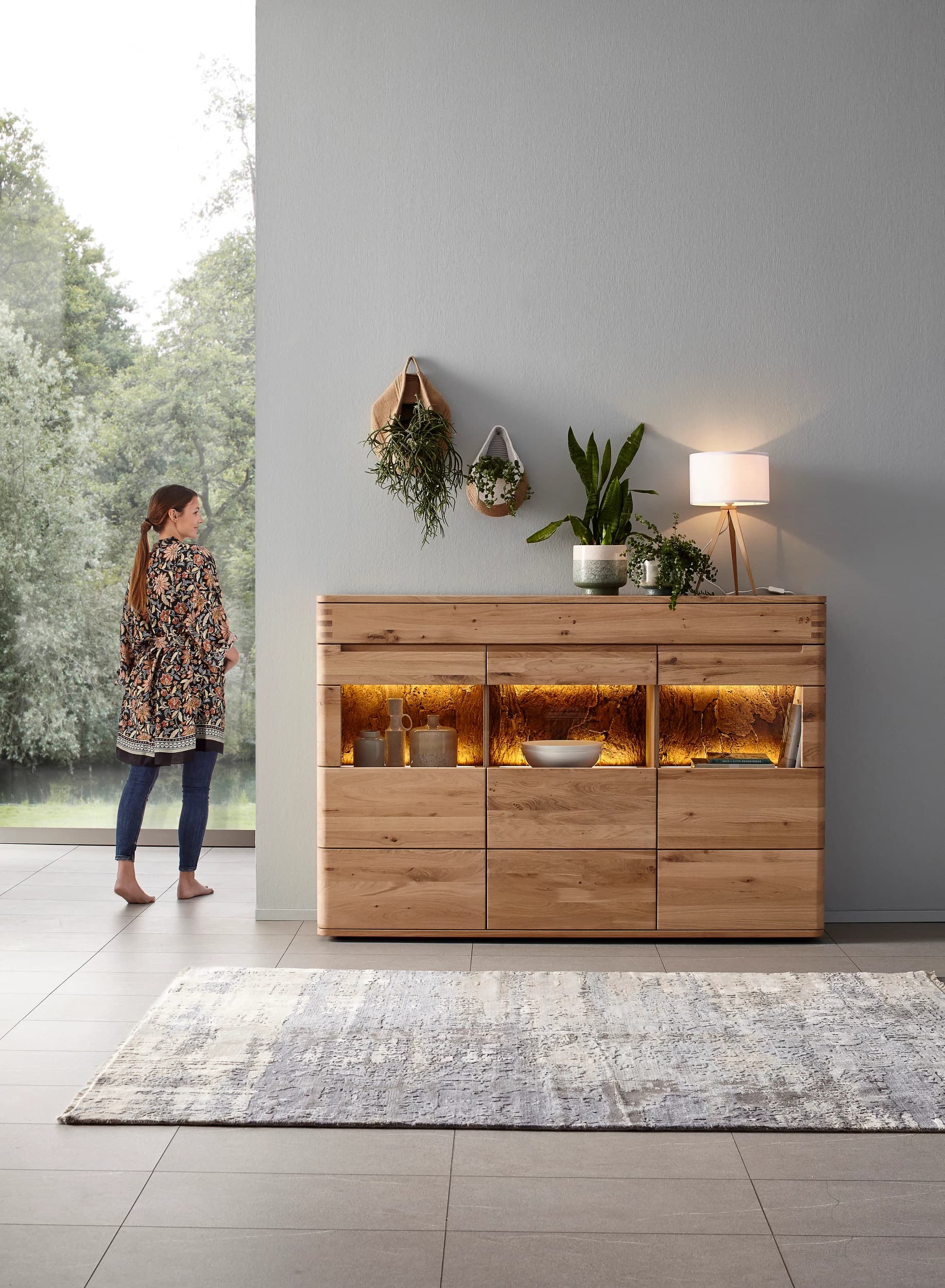 Highboard Cartago Soft - inkl. Beleuchtung, Wildeiche massiv, bianco geölt