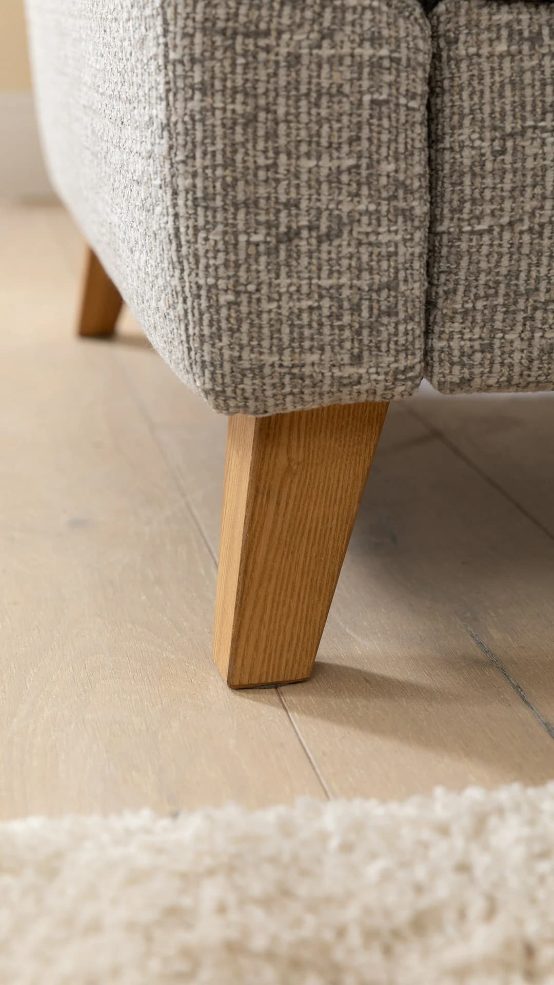 Ecksofa Almyra - 2,5-Sitzer mit Ottomane rechts, inkl. Schlaffunktion und Bettkasten, Stoff, Silbergrau