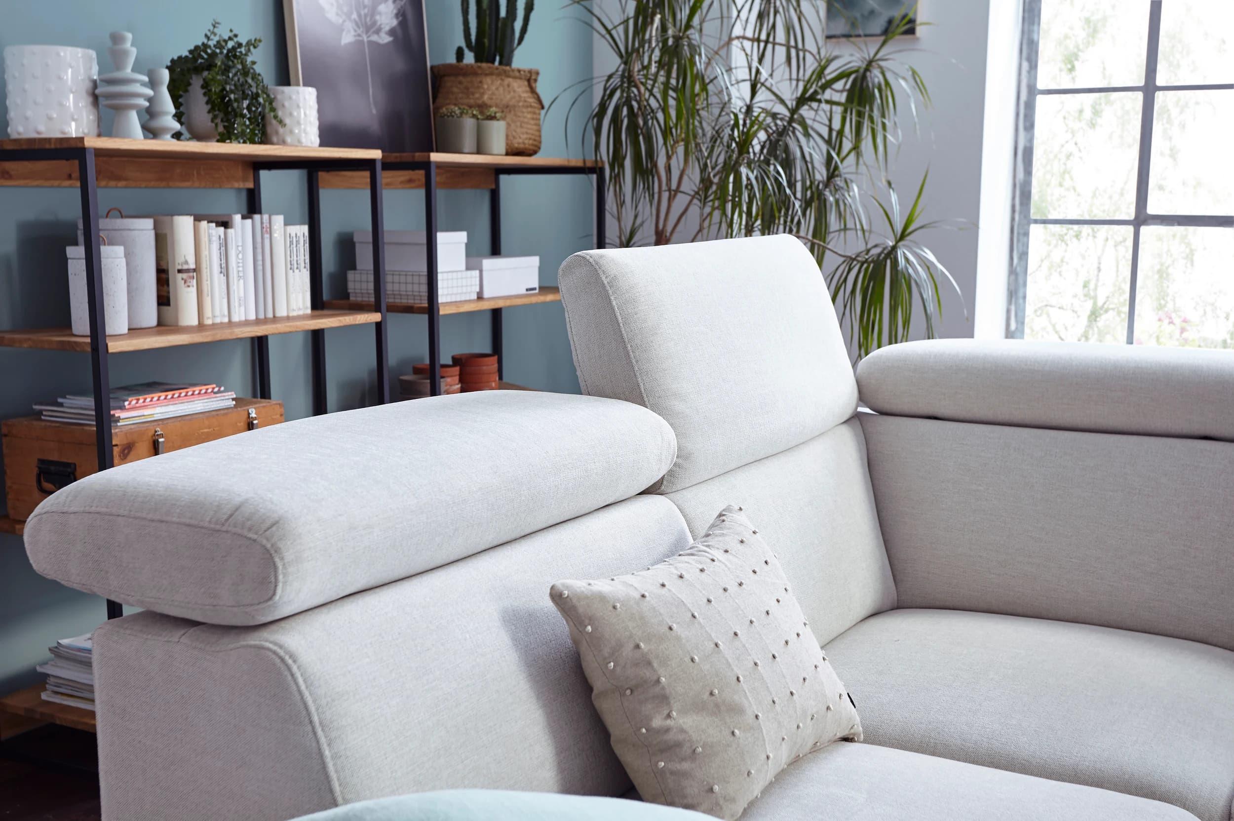 Ecksofa Felipa - Ecke links mit 2,5-Sitzer inkl. Relaxfunktion (motorisch) und Kopfteil verstellbar, Stoff, Natur