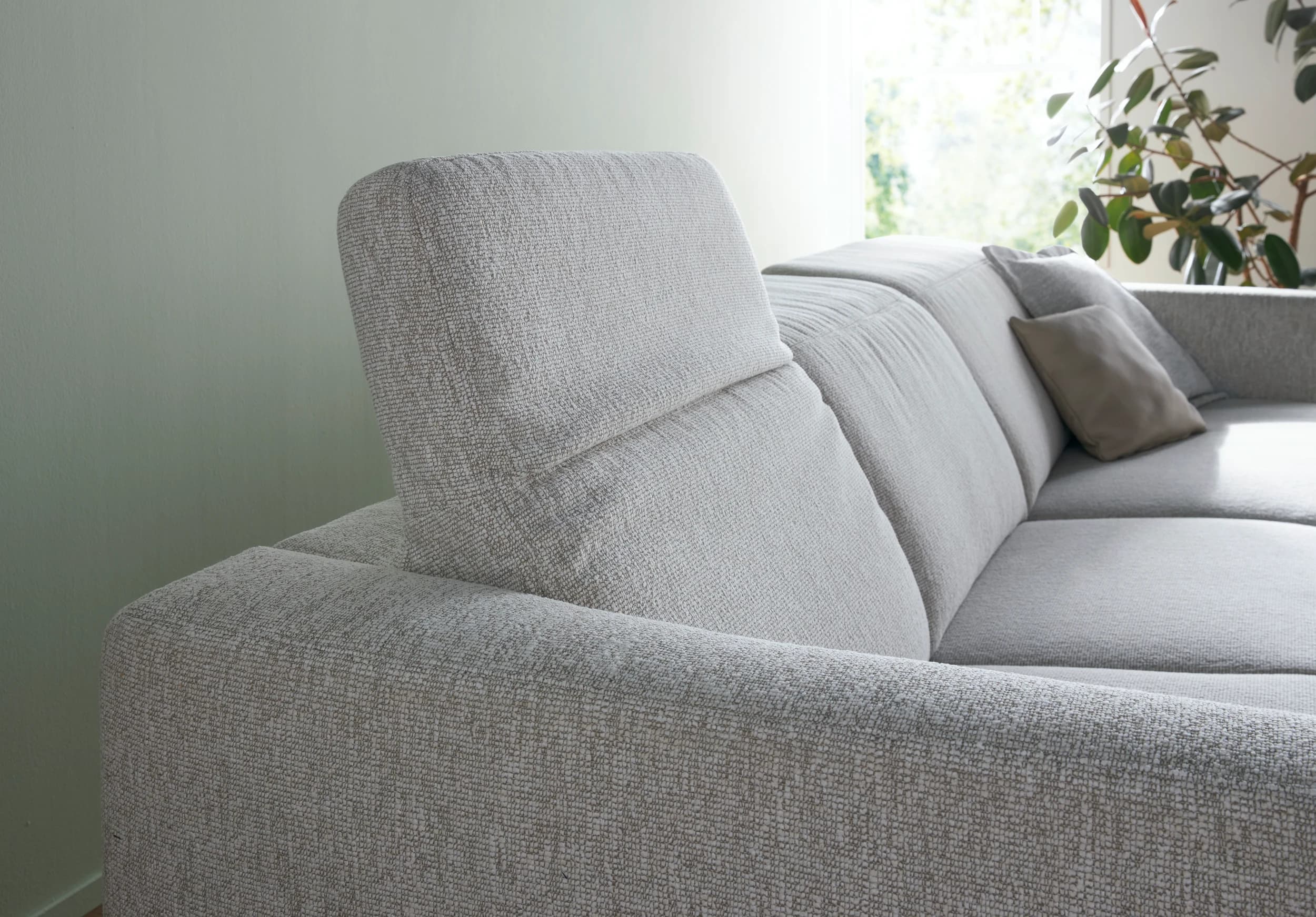 Ecksofa Rafaela 2.0 - 2,5-Sitzer mit Longchair rechts inkl. Kopfteilverstellung, Stoff, Champagner
