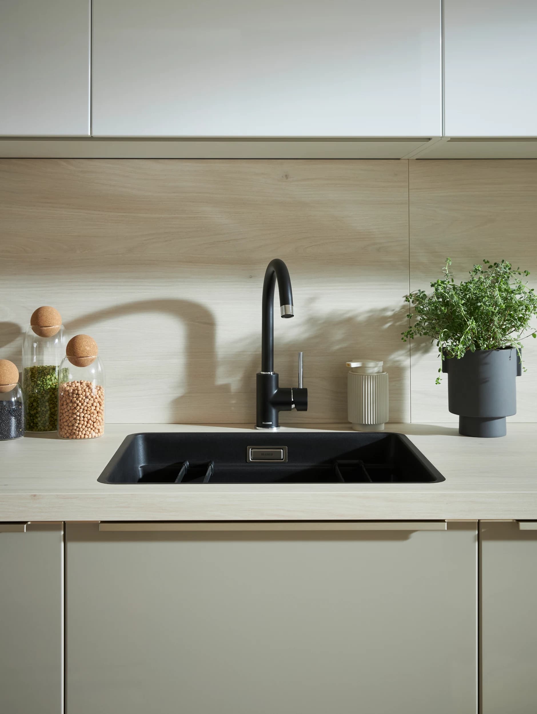 L-Küche 56.100 CO 4 525, Kieselgrau