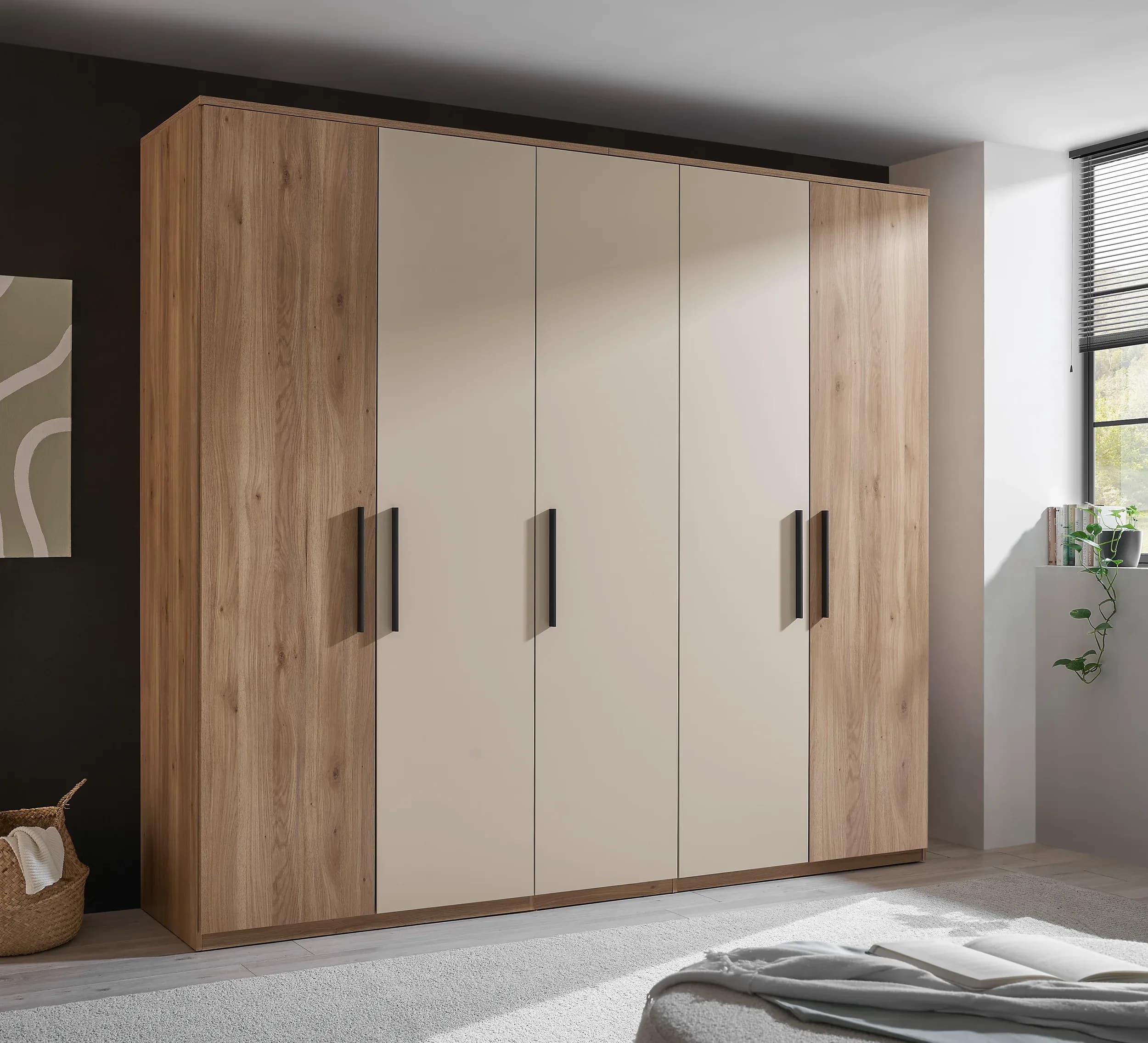 Drehtürenschrank - B. ca. 250,8 cm, Außentüren Holzdekor, Mitteltüren Beige