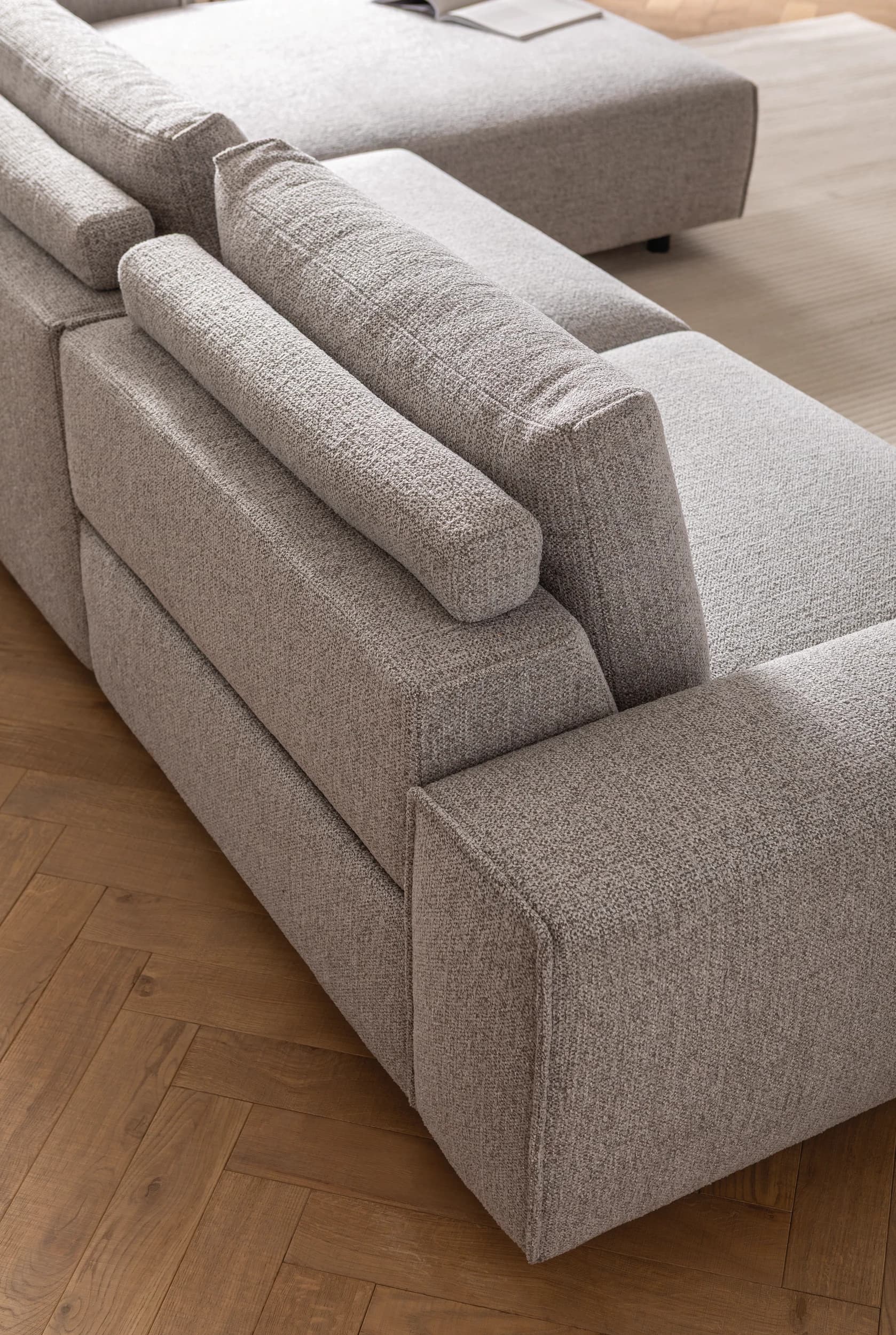 Ecksofa Serava - 2,5-Sitzer mit Longchair rechts, inkl. Relaxfunktion, Stoff, Grau