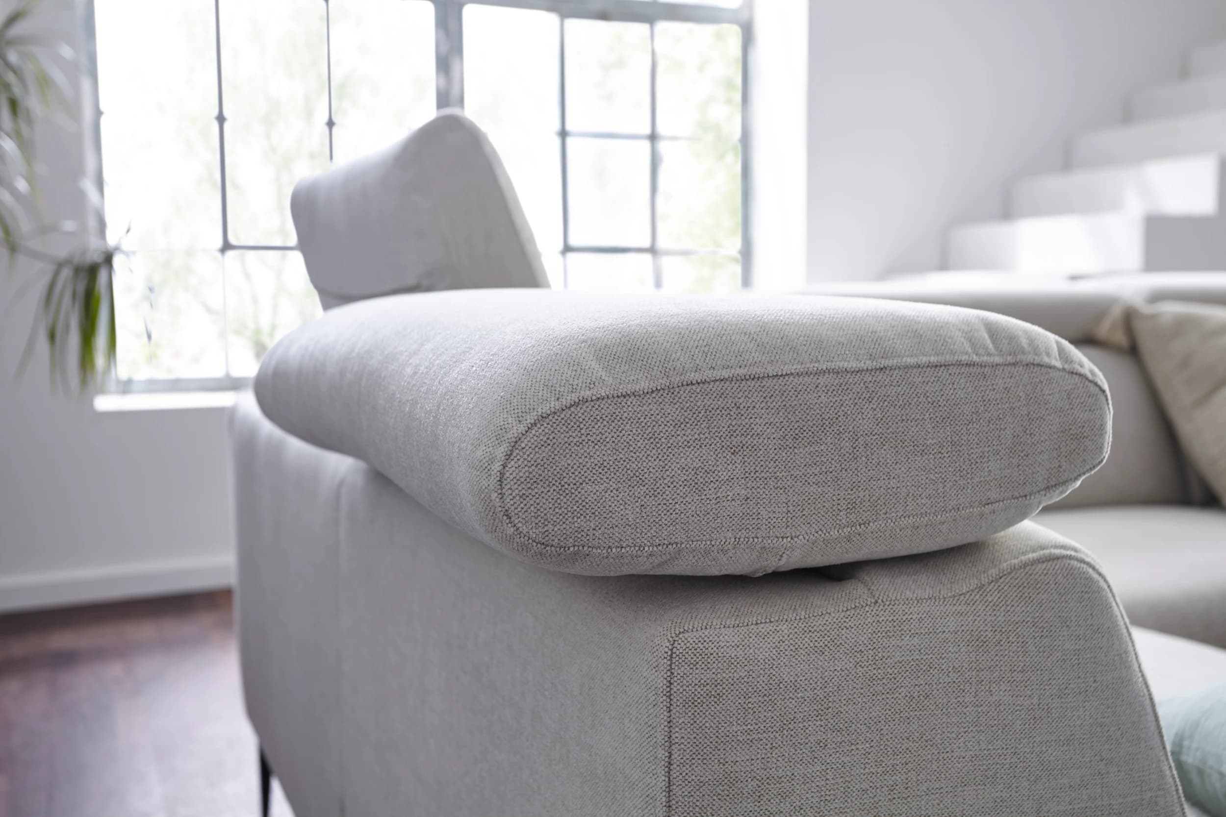 Ecksofa Felipa - Ecke links mit 2,5-Sitzer inkl. Relaxfunktion (motorisch) und Kopfteil verstellbar, Stoff, Natur