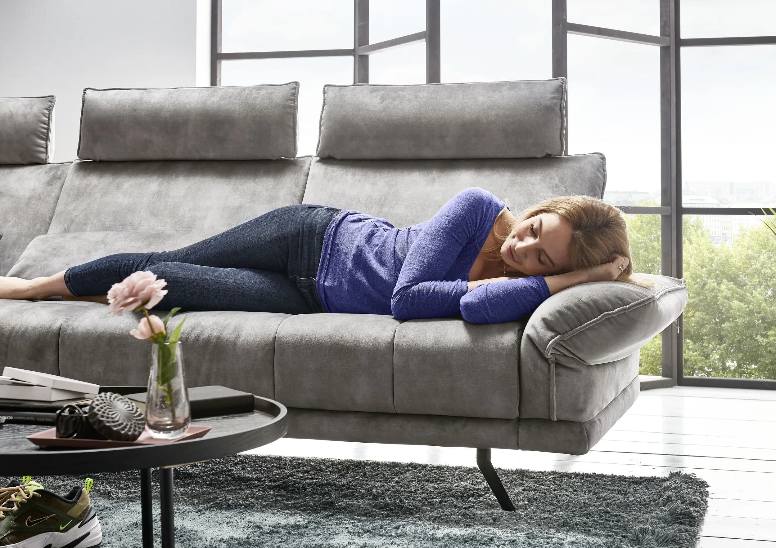 Ecksofa - Longchair links mit 3-Sitzer, Armlehne/Sitztiefe verstellbar (manuell), Velourstoff, Silbergrau