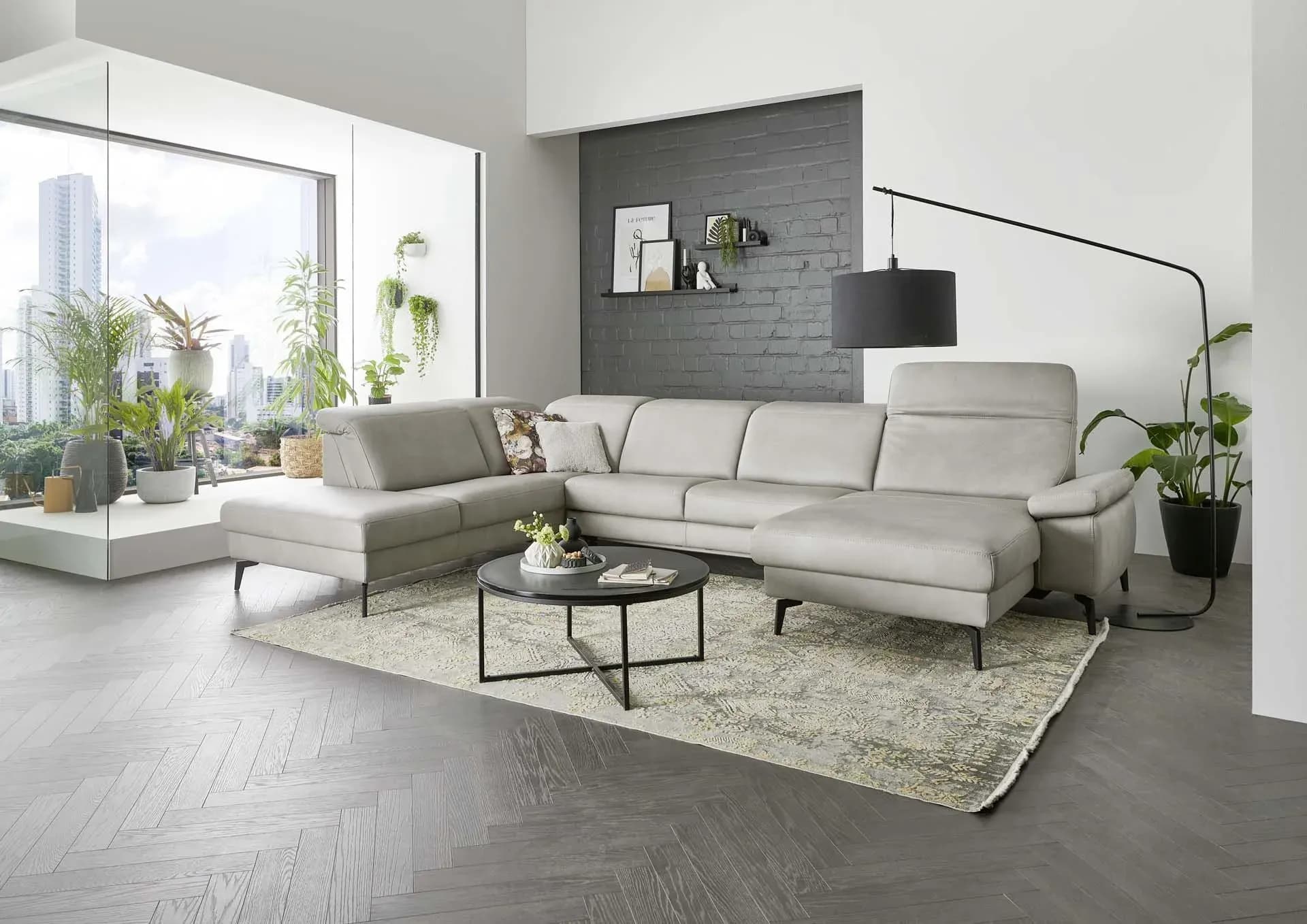 Wohnlandschaft - Ecke links mit 2,5-Sitzer und Longchair rechts, Kopfteil verstellbar, Leder, Alufarben