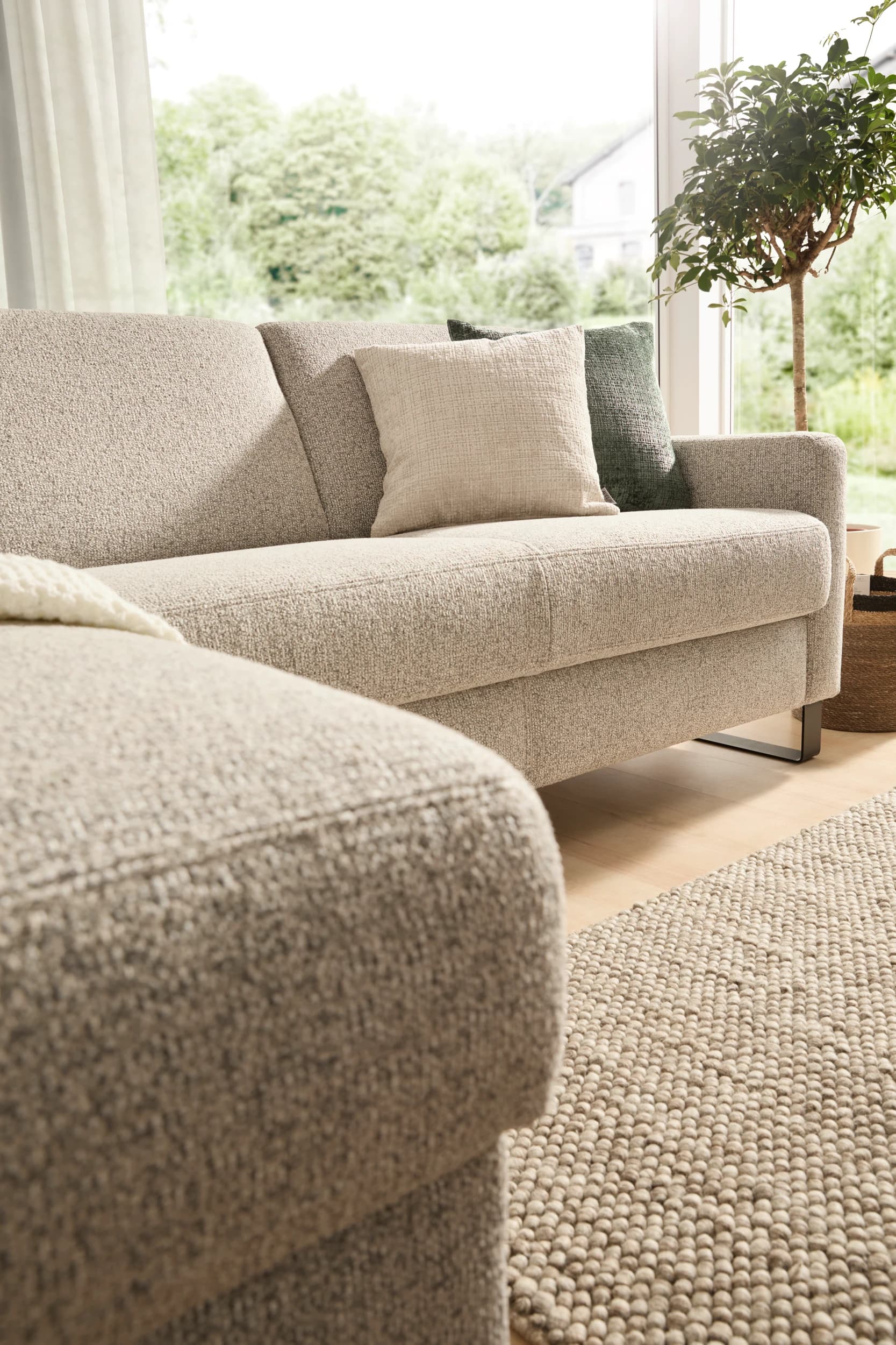 Schlafsofa Laredo - Longchair mit 2-Sitzer rechts inkl. Schlaffunktion mit Bettkasten, Stoff, Graubeige