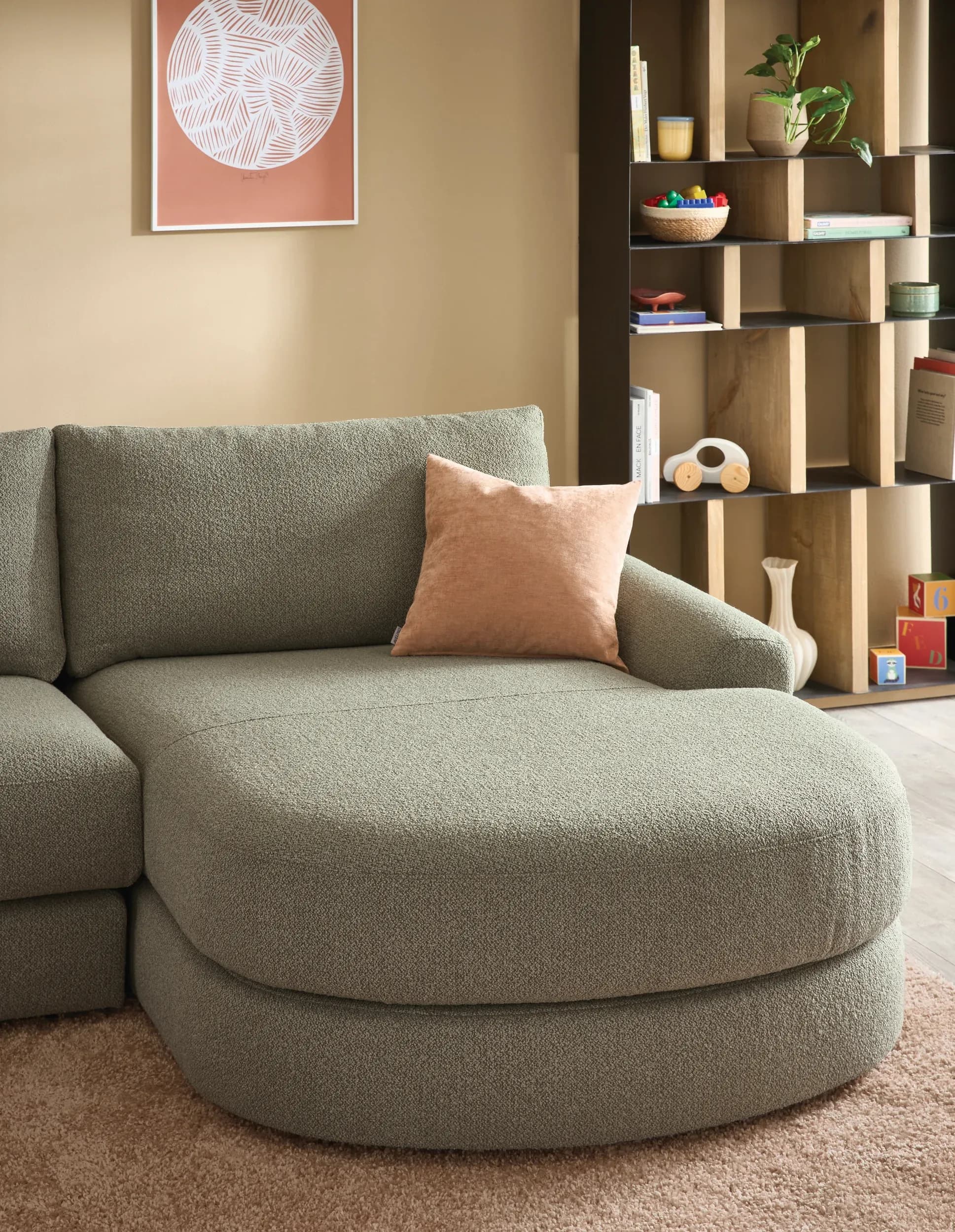 Ecksofa Almeria - 1,75-Sitzer mit runden Longchair rechts, Stoff, Schlammgrün