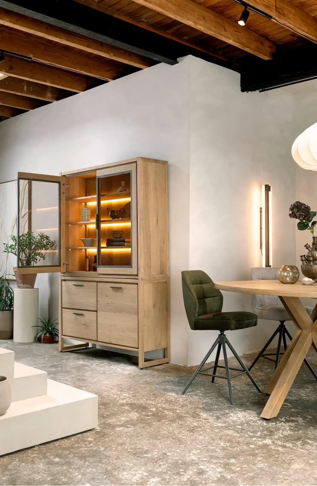Nystead, Buffet 140 cm. - 1-Tür + 2-Glastüren + 2-Laden (+ LED)