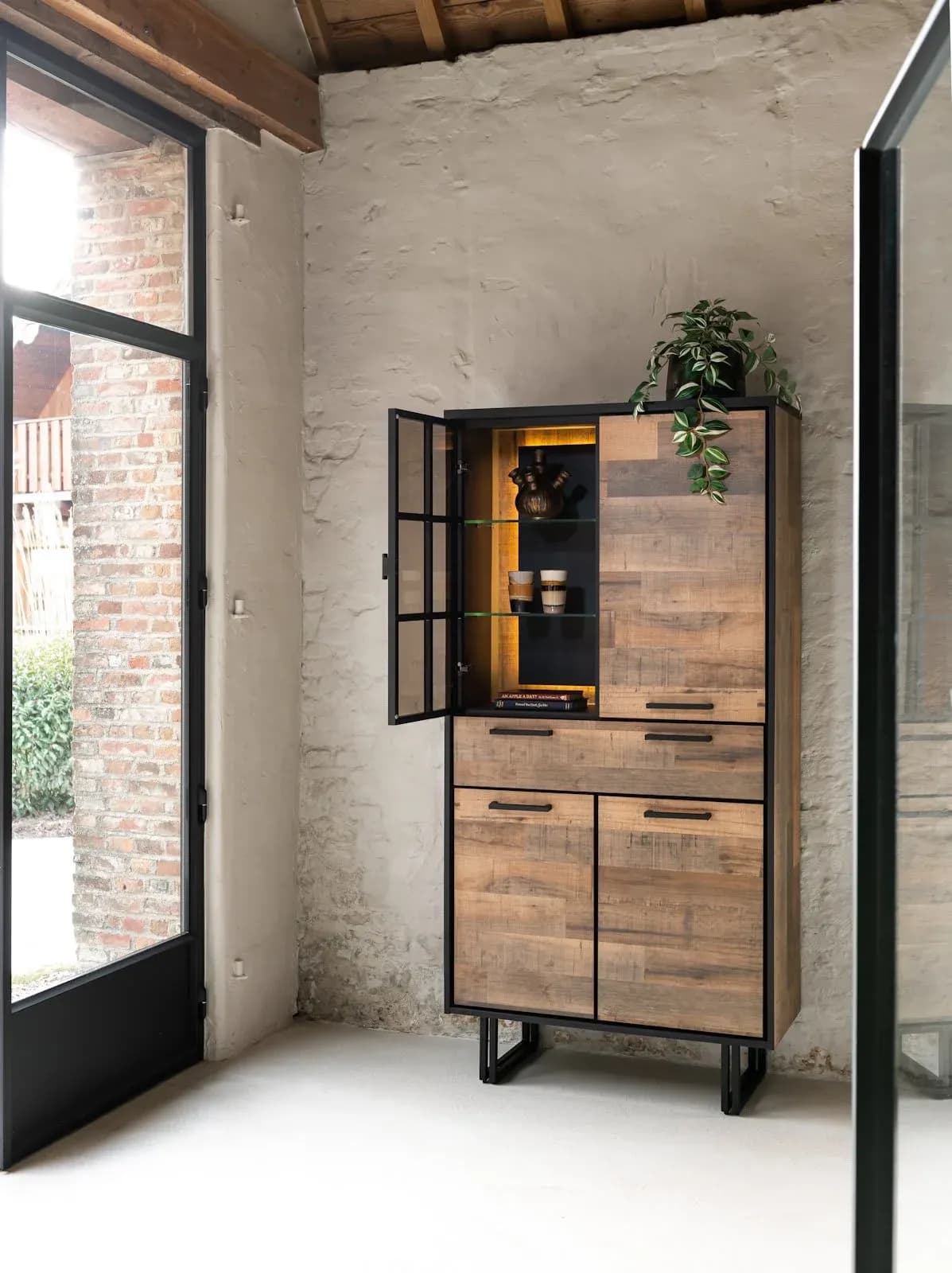 Avalon, Schrank 96 cm - 3-Türen + 1-Lade + 1-Glastür (+ LED)