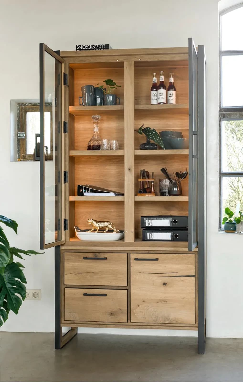 Metalo, Vitrine 2-Glastüren + 1-Tür + 2-Laden (+ LED)