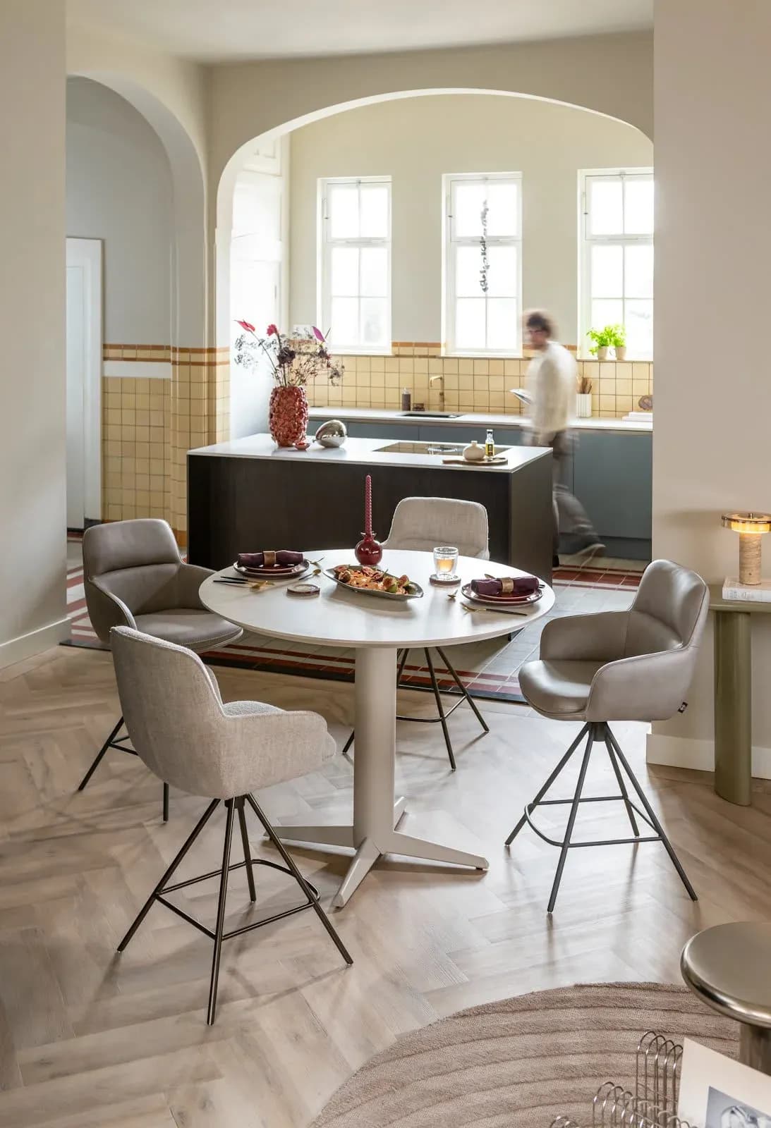 Caletta, Tisch oval 210 x 100 cm. - Eiche Tischplatte - zentraler Kreuzfüß crème farbe