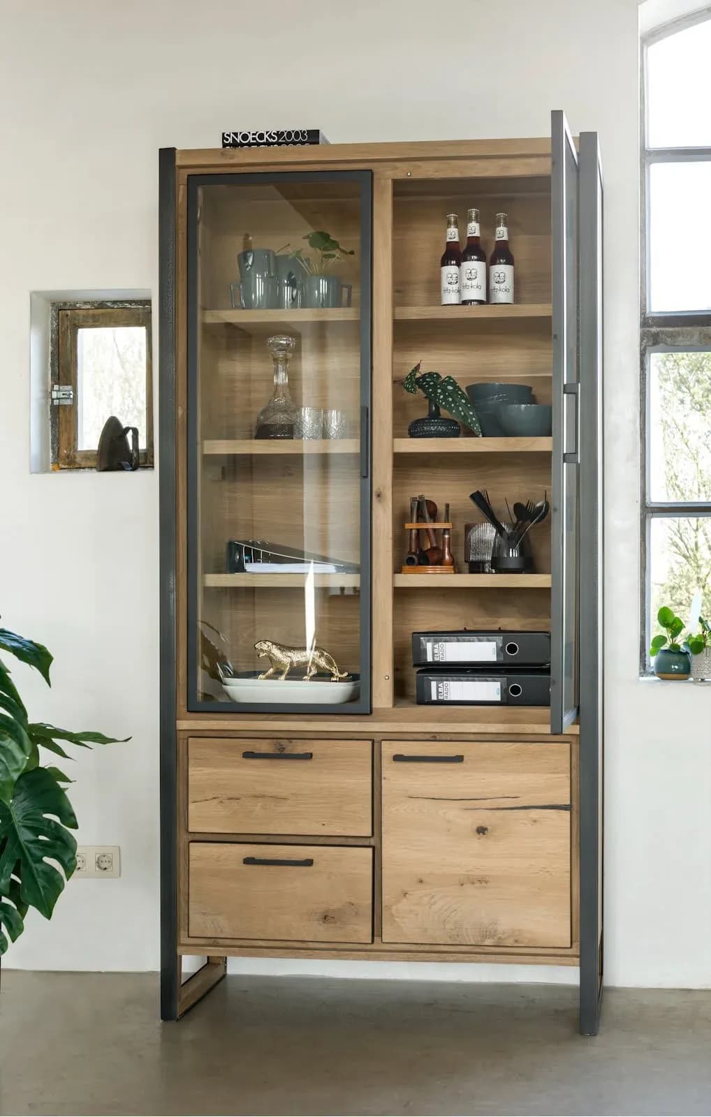Metalo, Vitrine 2-Glastüren + 1-Tür + 2-Laden (+ LED)