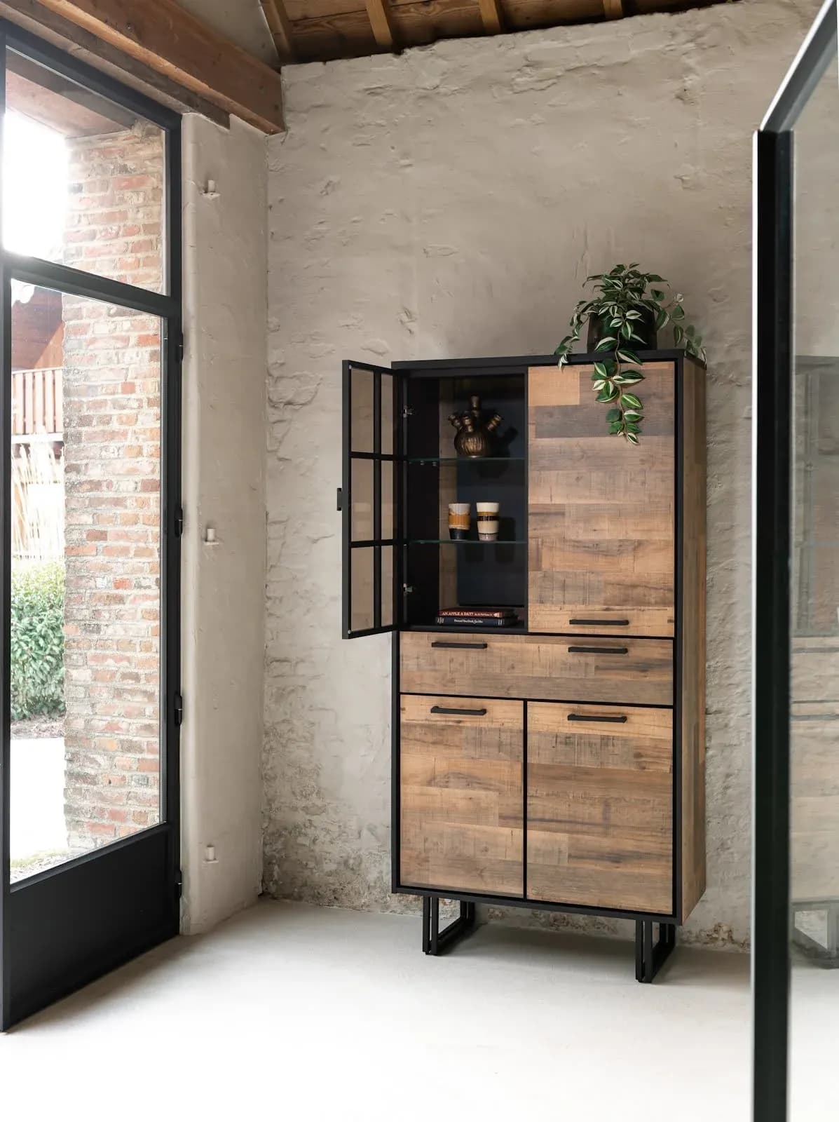Avalon, Schrank 96 cm - 3-Türen + 1-Lade + 1-Glastür (+ LED)