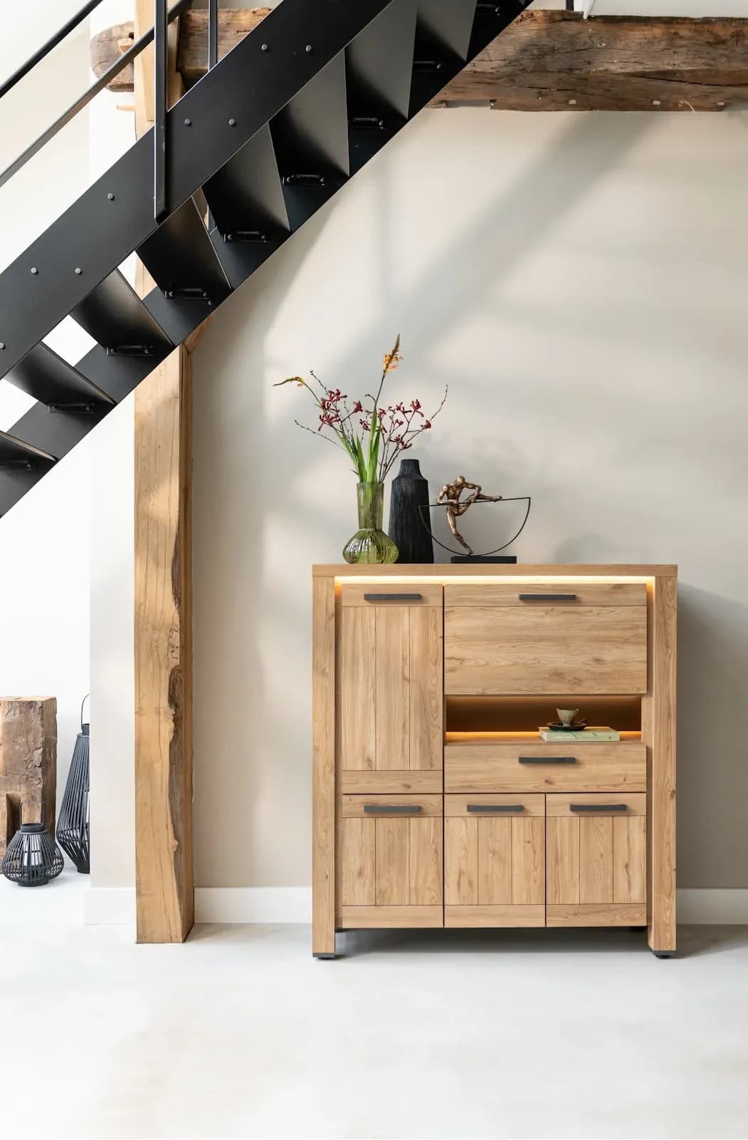 Delmonte, Highboard 130 cm - 4-Türen + 1-Lade + 1-Klappe + 1-Nische (dimmbare LED-Beleuchtung)