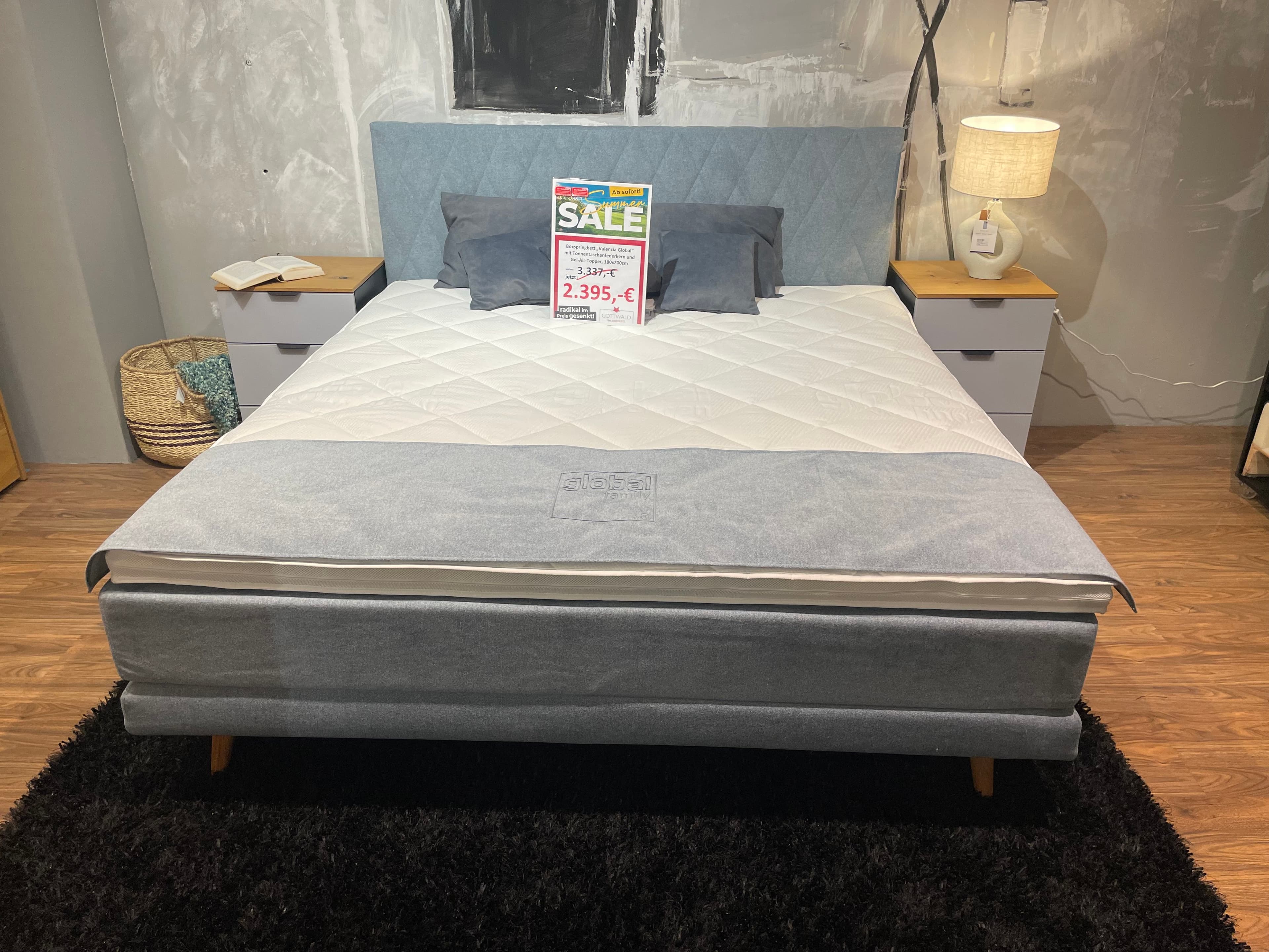 Boxspringbett Valencia Global light blue – Ausstellungsstück im Möbelhaus Gottwald – der Wohnfuchs