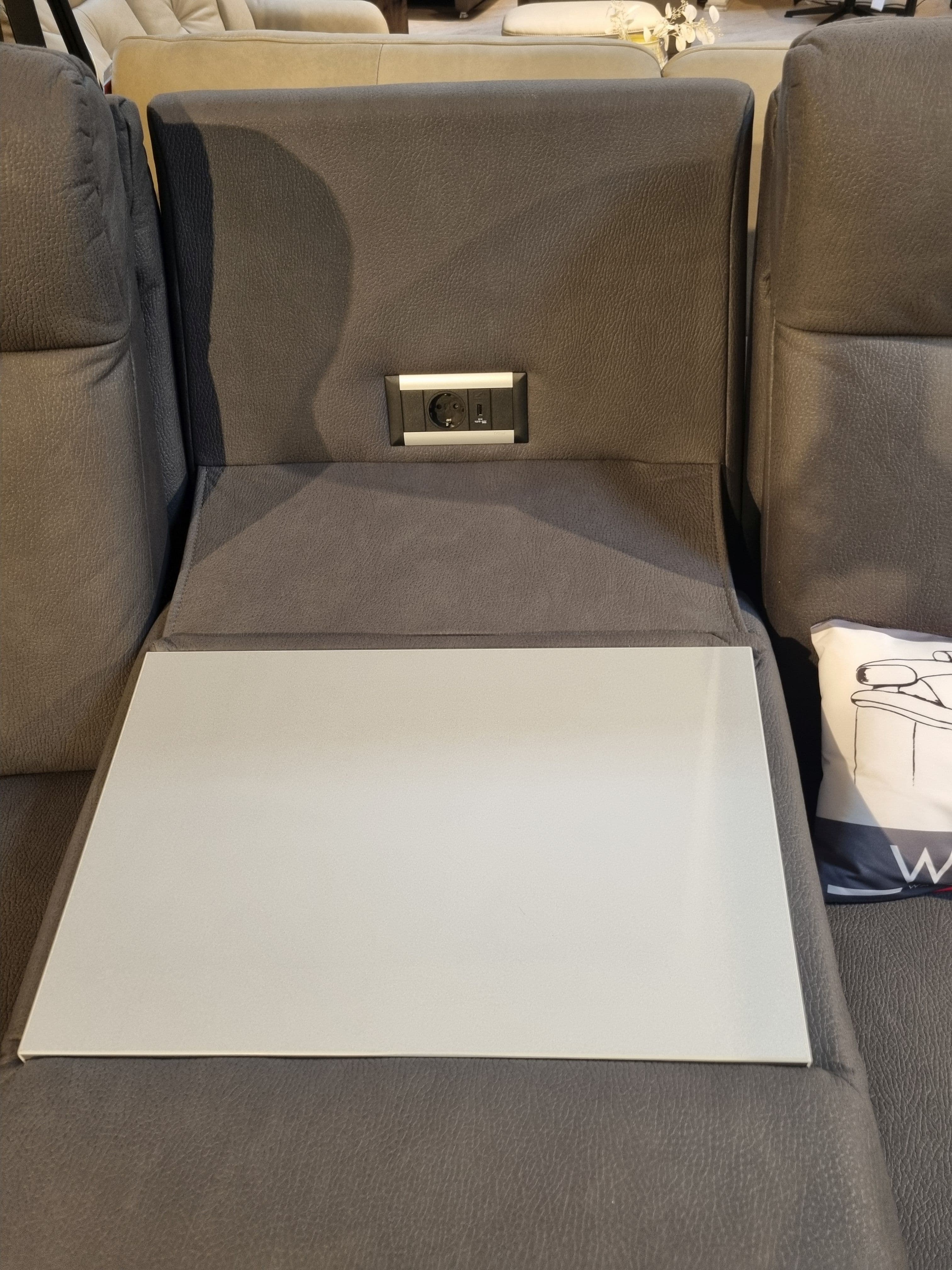 Trapezsofa+2,5-er Sofa – Ausstellungsstück im Möbelhaus Gottwald – der Wohnfuchs