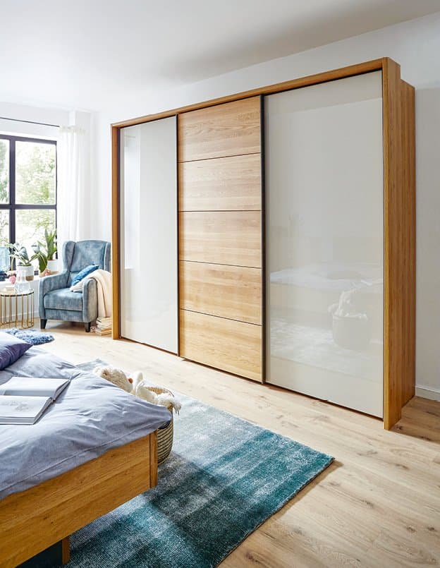 Schwebetürenschrank Lenoso im Schlafzimmer
